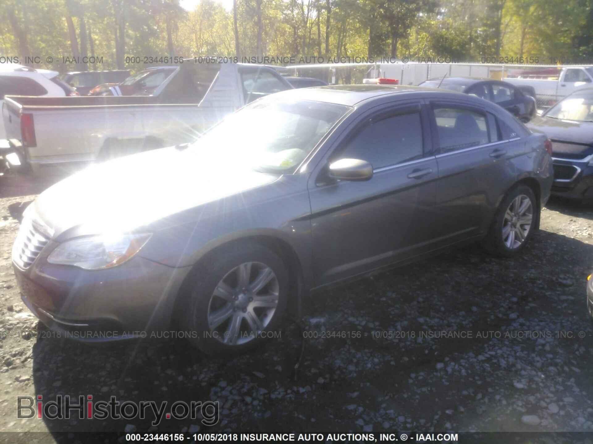 2011 Chrysler 200 - VIN: 1C3BC1FB1BN607940 - Фото 2