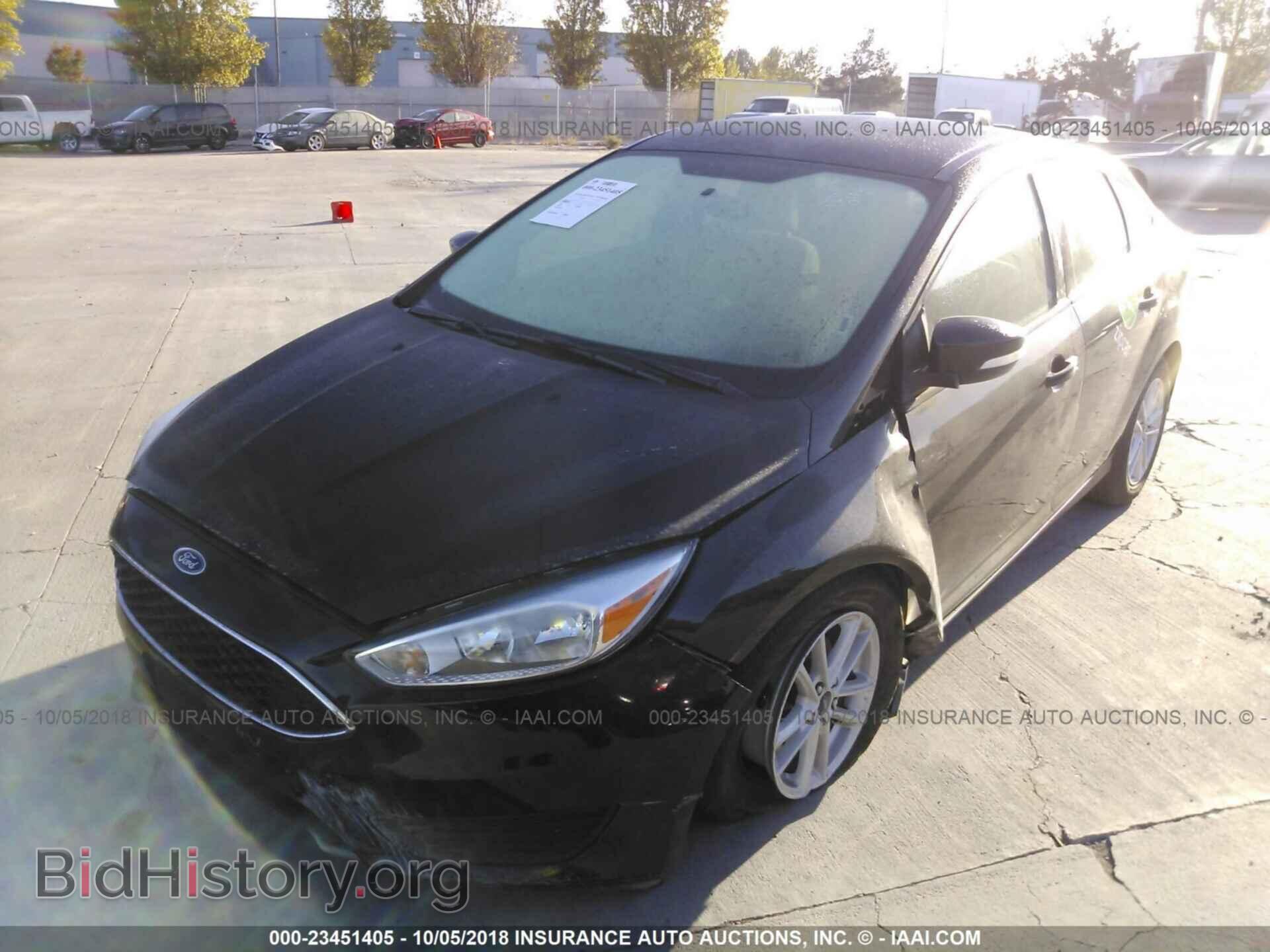 2017 Ford Focus - VIN: 1FADP3F24HL267665 - Фото 2