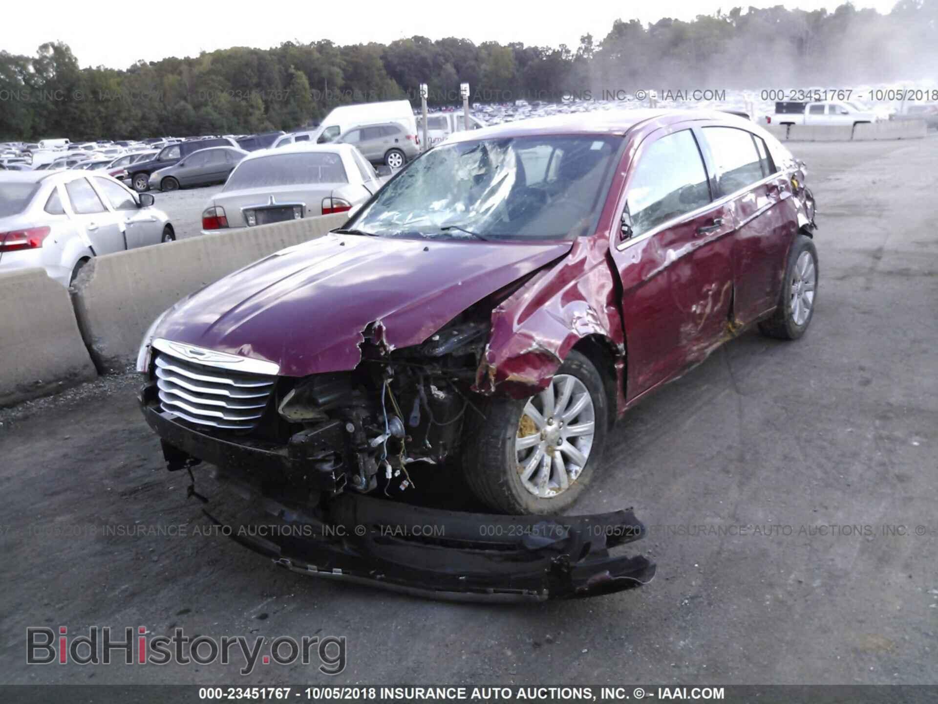 2013 Chrysler 200 - VIN: 1C3CCBCG1DN514820 - Photo 2