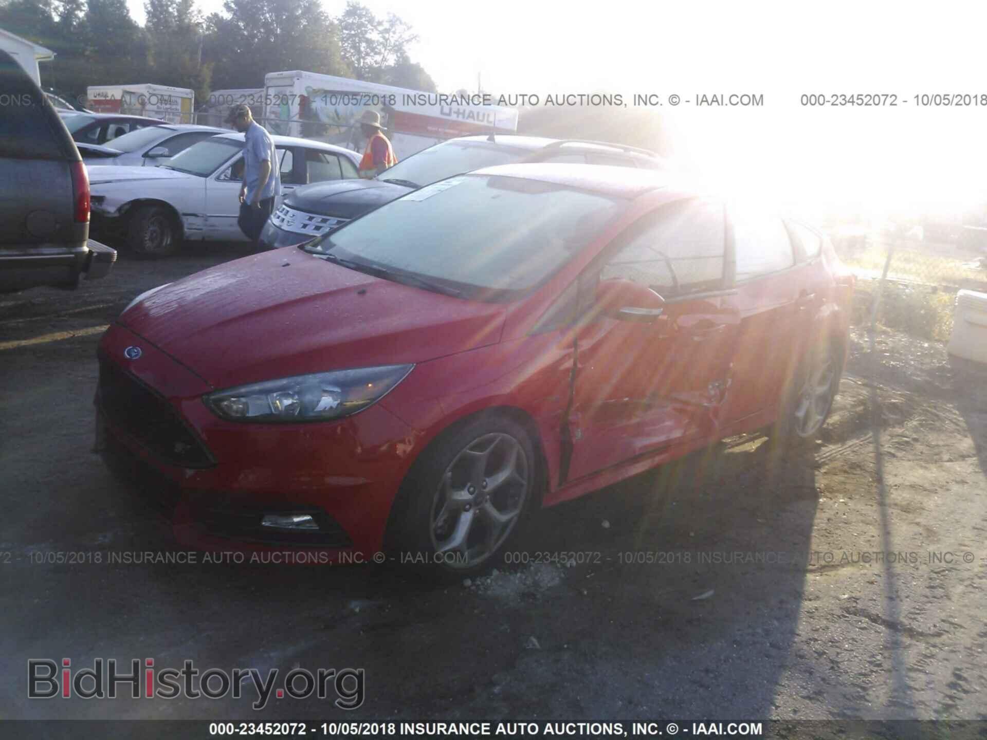 2016 Ford Focus - VIN: 1FADP3L93GL376232 - Photo 2