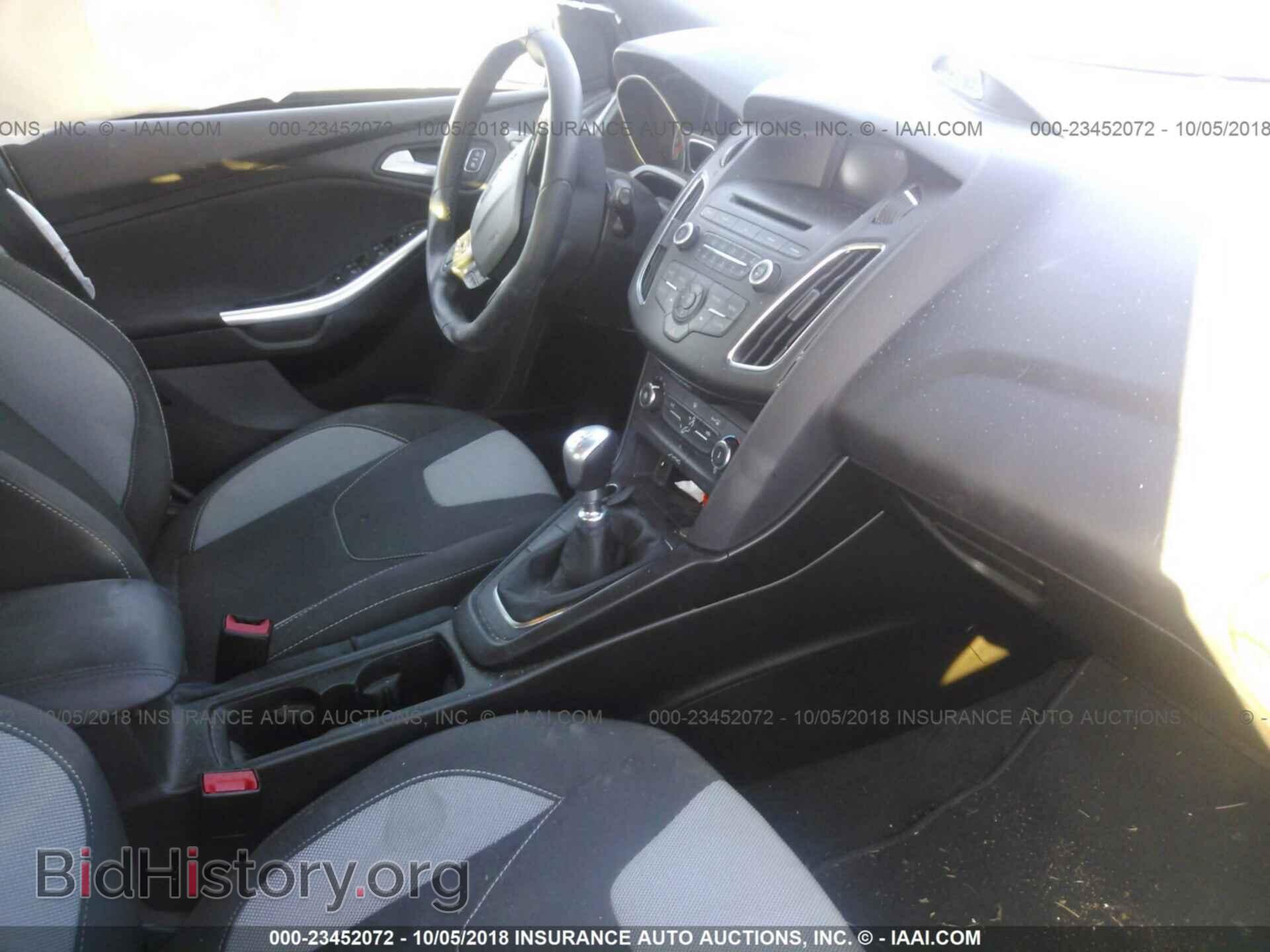2016 Ford Focus - VIN: 1FADP3L93GL376232 - Photo 5