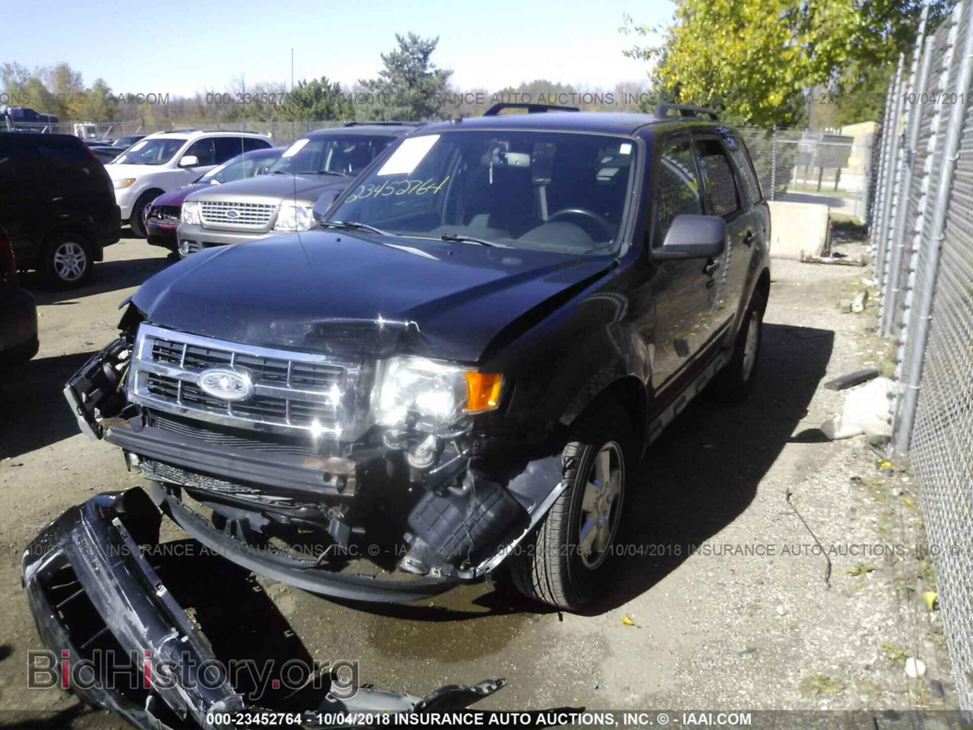 2011 Ford Escape - VIN: 1FMCU0D74BKB35106 - Фото 2