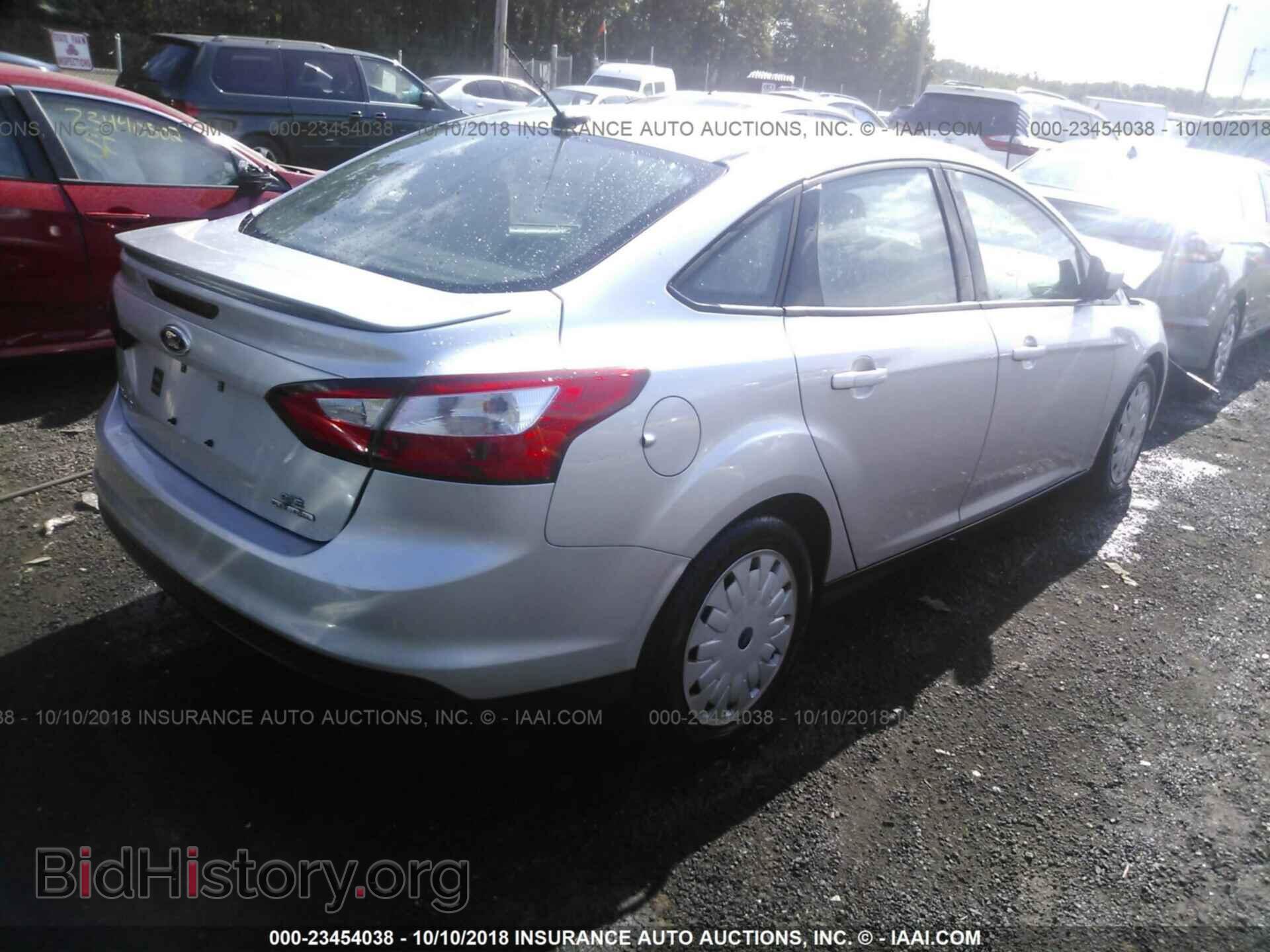 2012 Ford Focus - VIN: 1FAHP3F21CL380788 - Фото 4