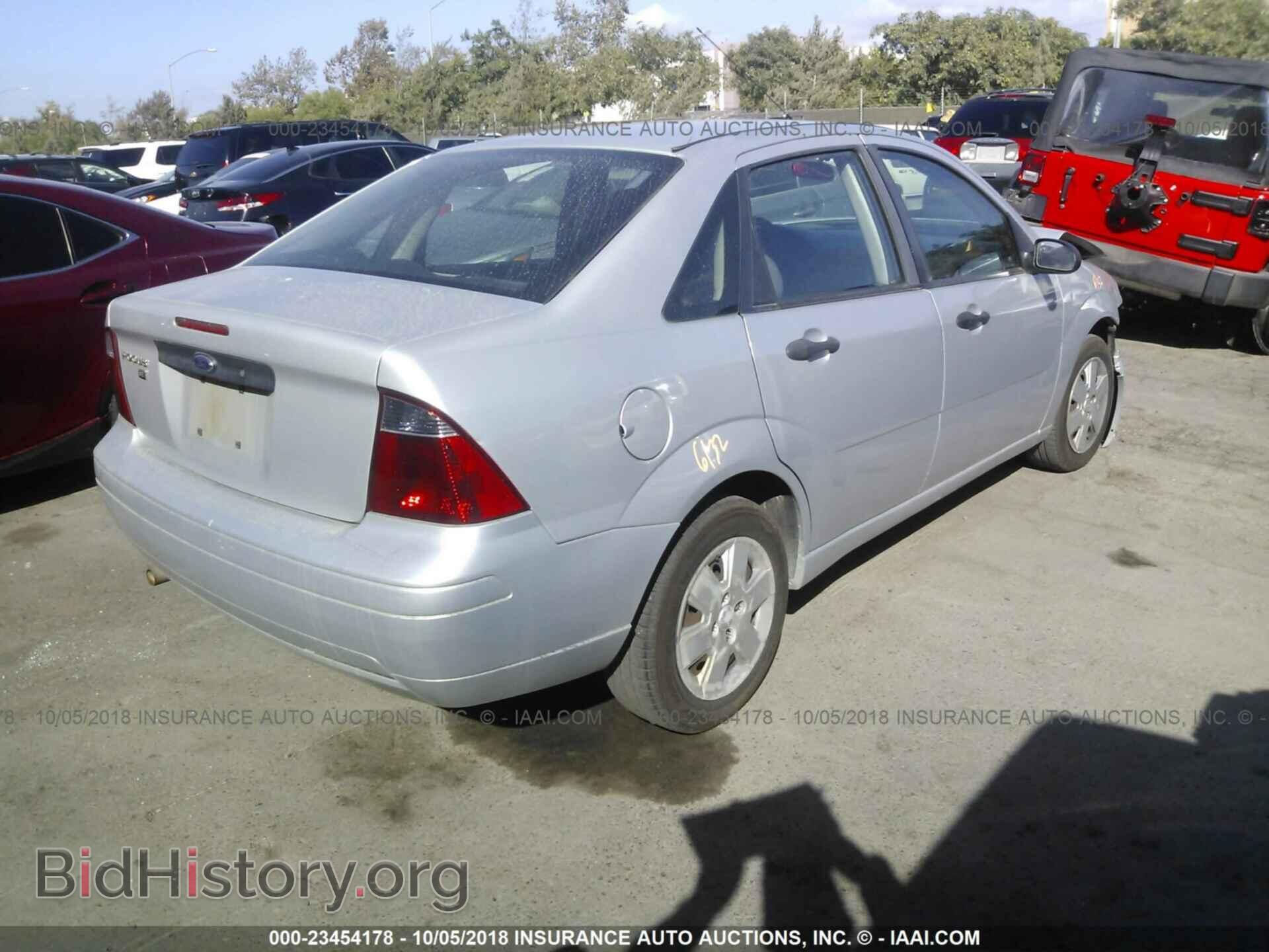 2007 FORD FOCUS - VIN: 1FAFP34N77W237854 - Photo 4
