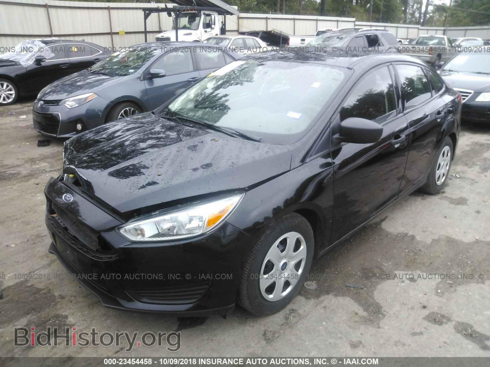 2015 Ford Focus - VIN: 1FADP3E21FL261286 - Photo 2