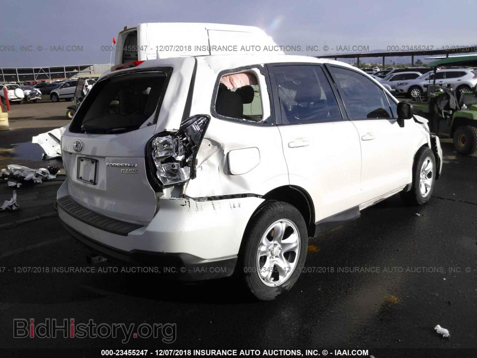 2017 Subaru Forester - VIN: JF2SJAAC4HH801131 - Фото 4