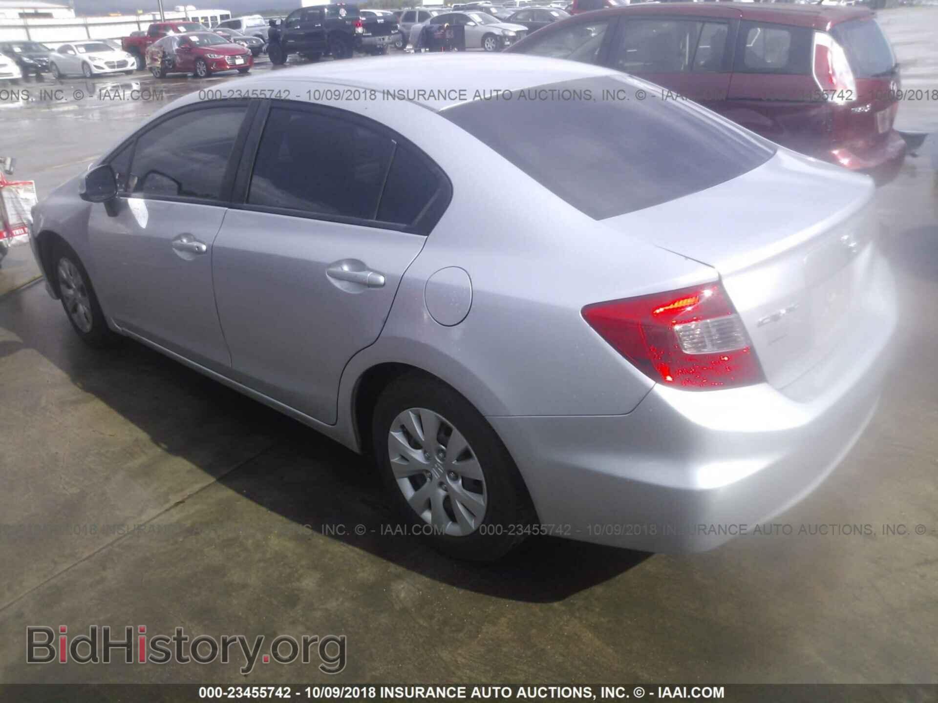 2012 Honda Civic - VIN: 2HGFB2F53CH571082 - Photo 3