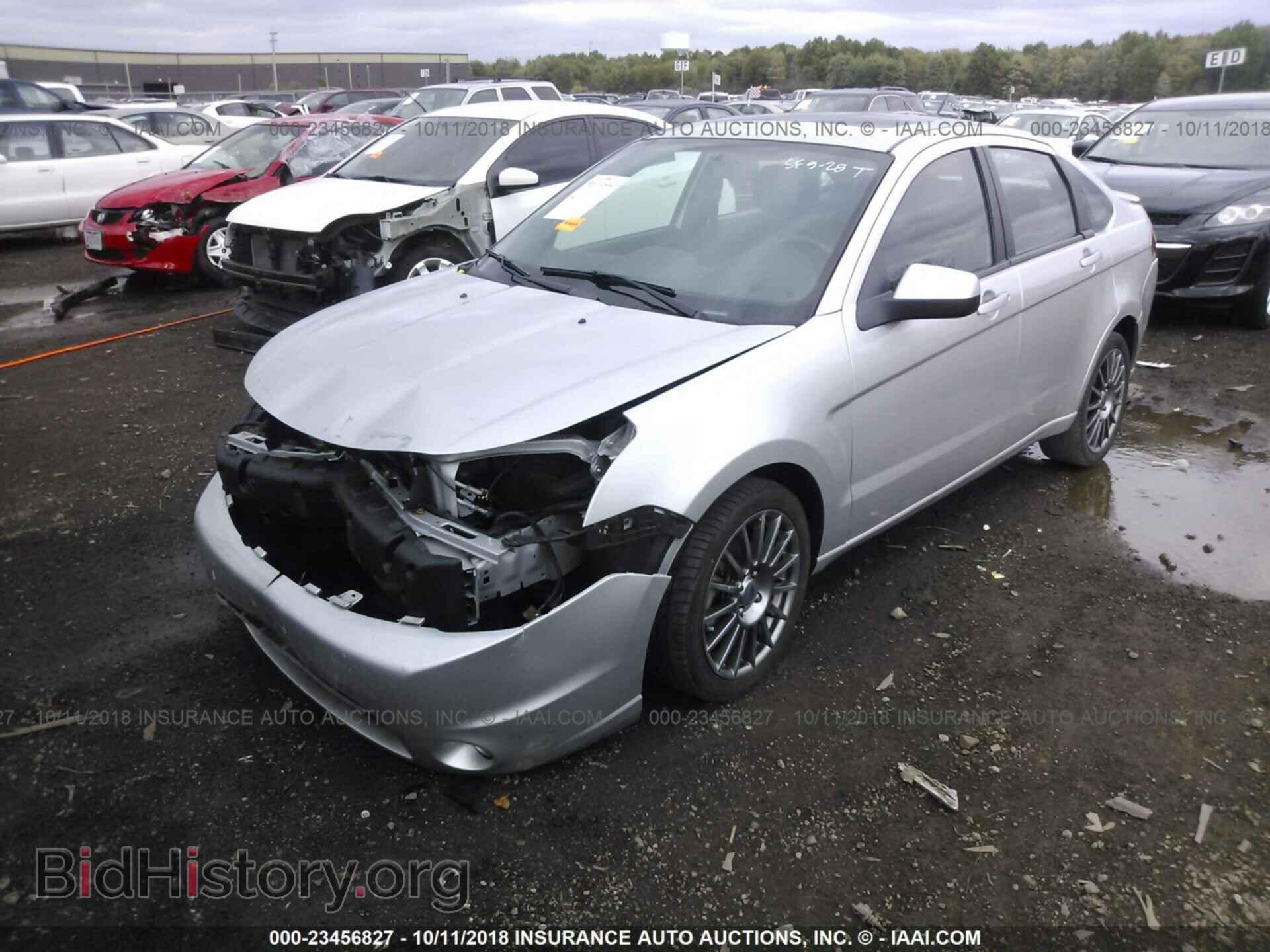 2011 Ford Focus - VIN: 1FAHP3GN3BW144035 - Фото 2