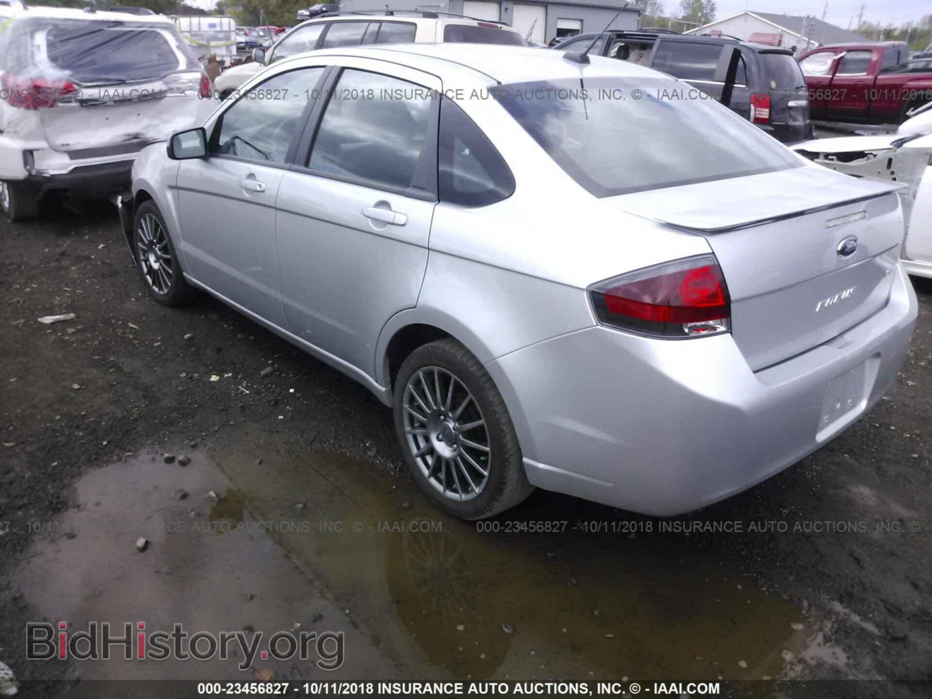 2011 Ford Focus - VIN: 1FAHP3GN3BW144035 - Фото 3