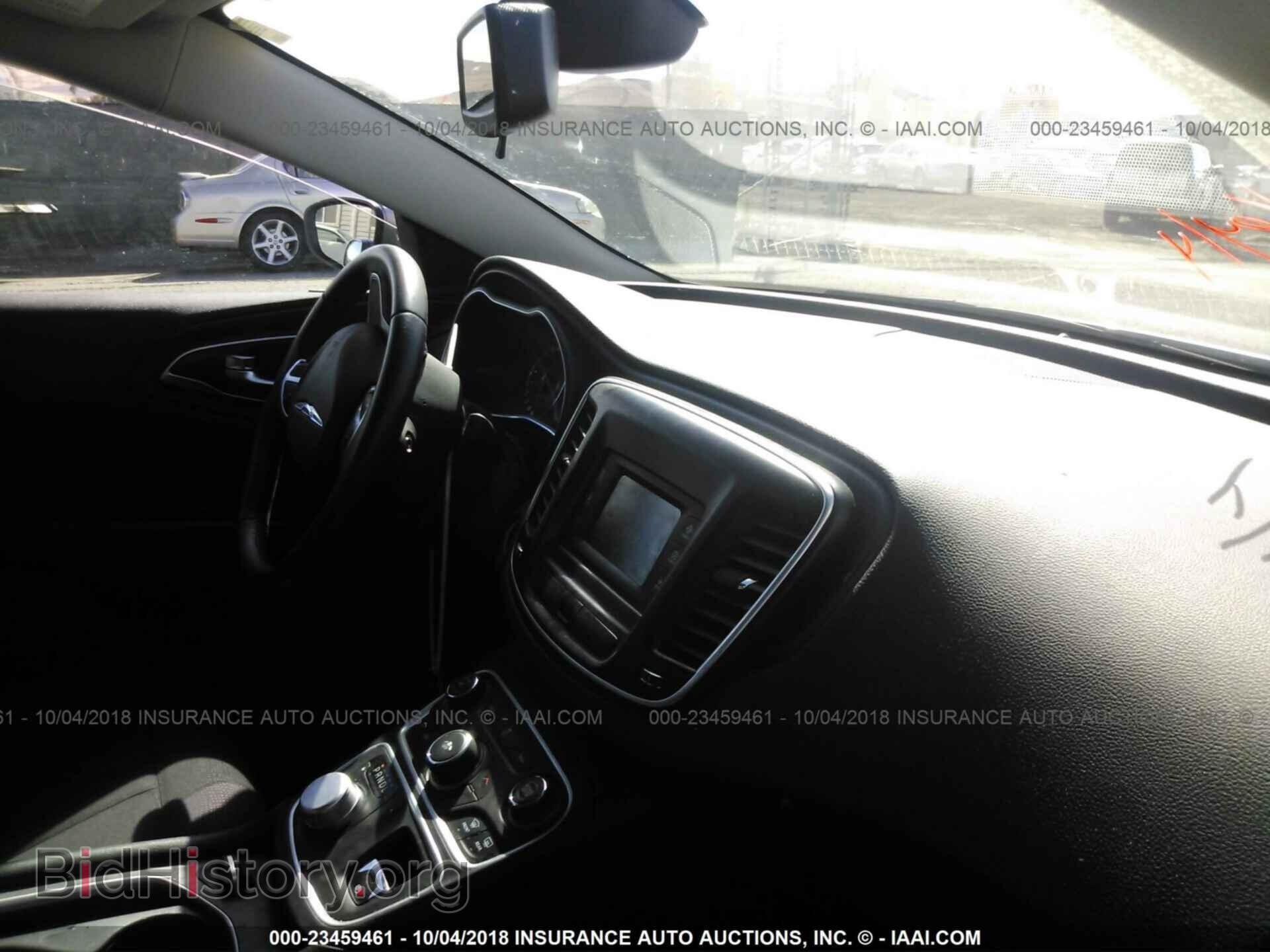 2016 Chrysler 200 - VIN: 1C3CCCAB5GN106323 - Photo 5