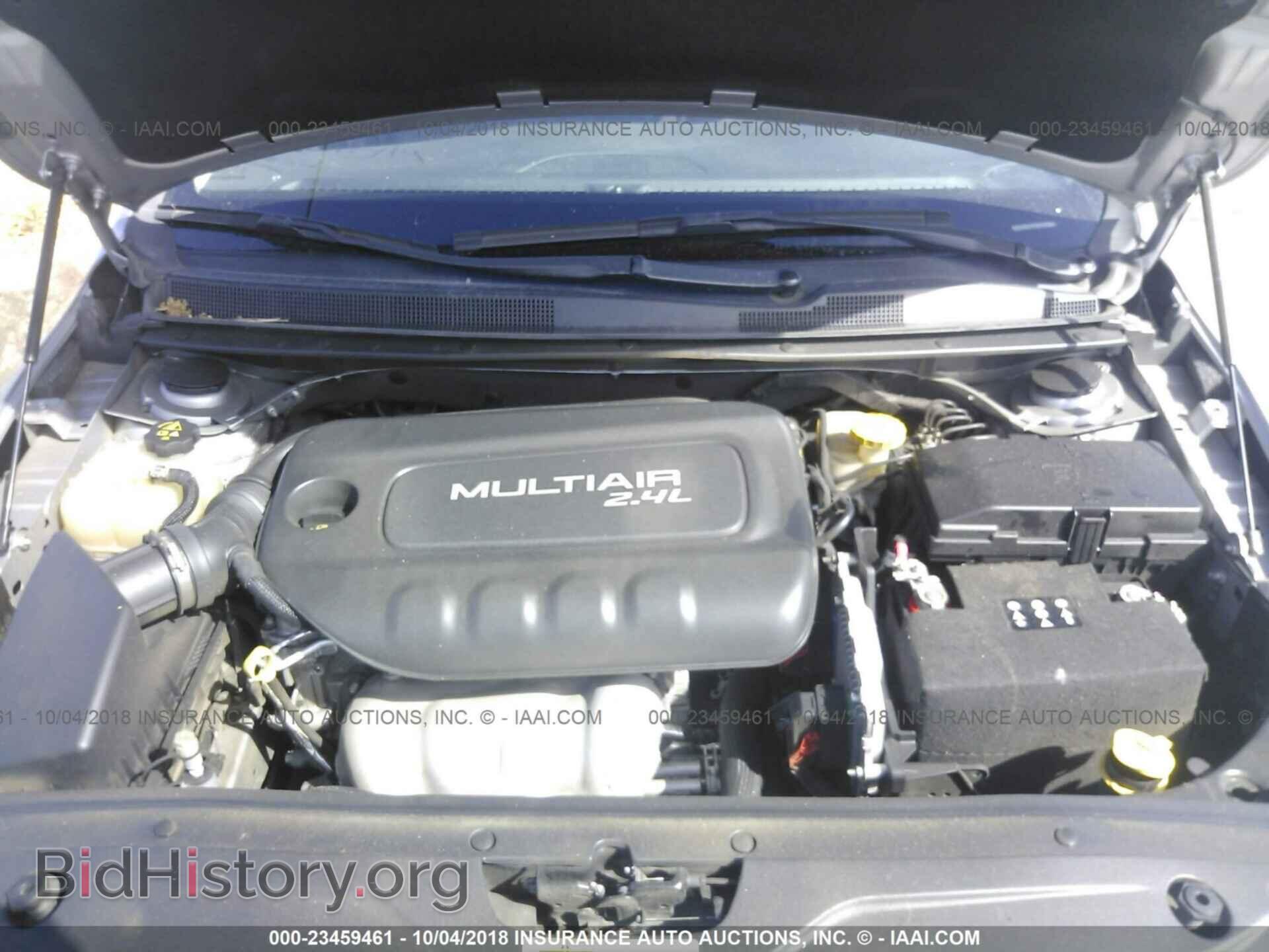 2016 Chrysler 200 - VIN: 1C3CCCAB5GN106323 - Photo 10