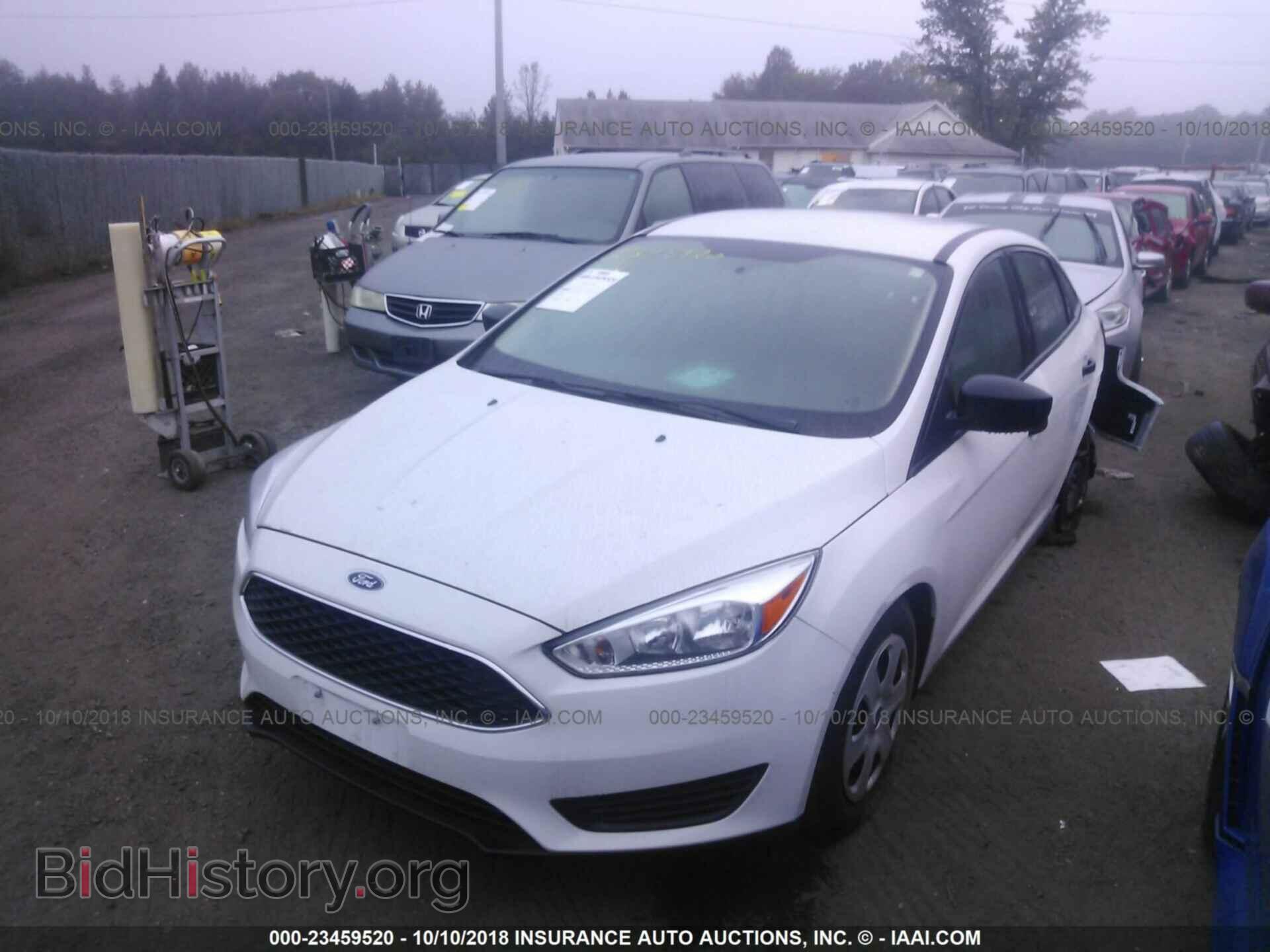 2017 Ford Focus - VIN: 1FADP3E24HL294530 - Фото 2