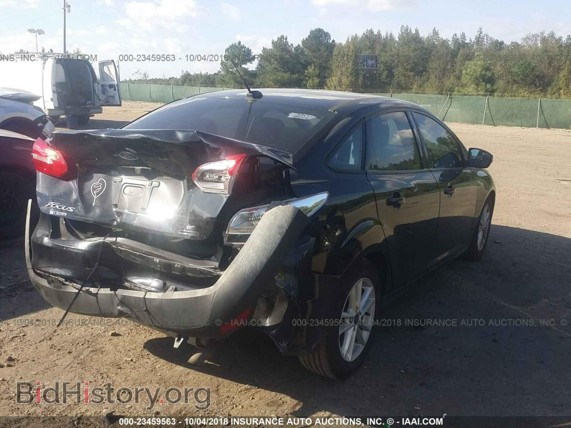 2016 Ford Focus - VIN: 1FADP3F28GL389430 - Photo 4