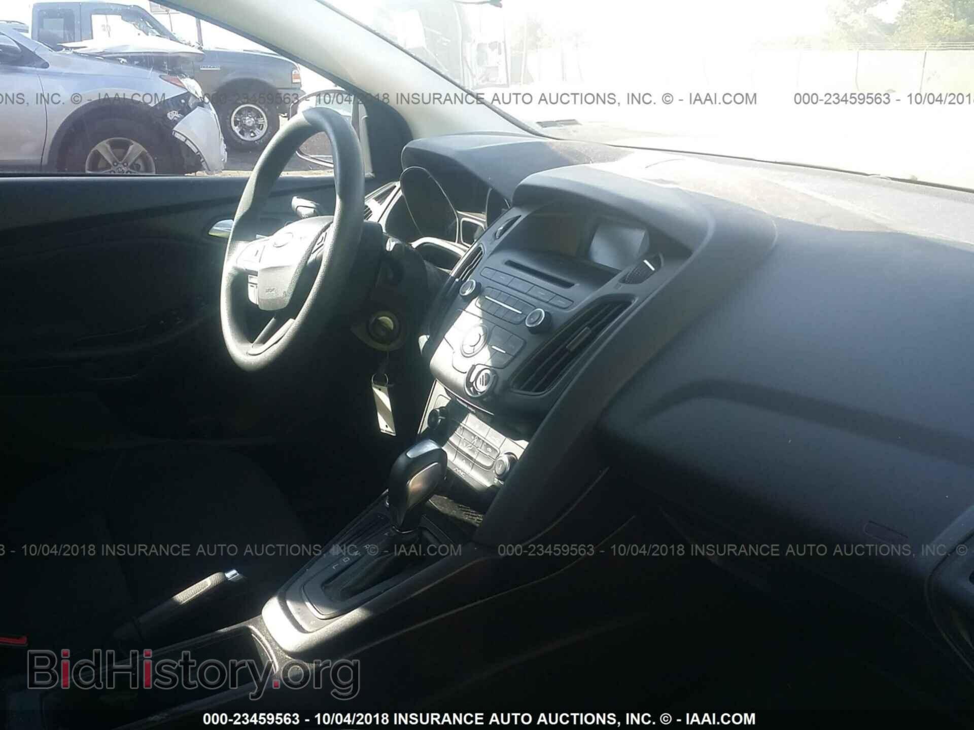 2016 Ford Focus - VIN: 1FADP3F28GL389430 - Photo 5
