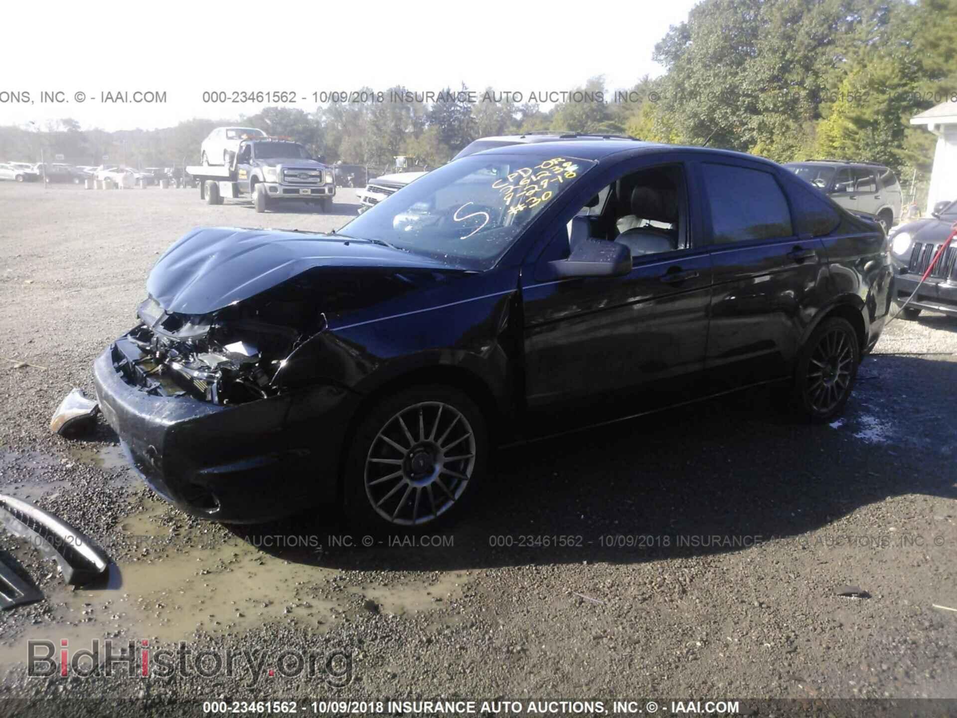 2011 Ford Focus - VIN: 1FAHP3GN9BW107734 - Фото 2