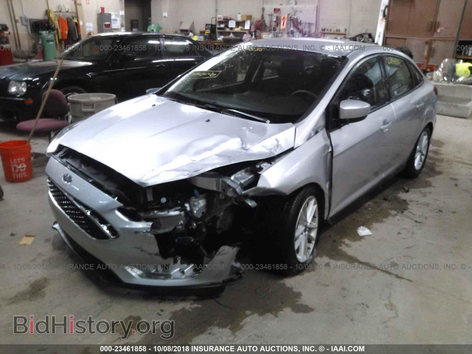 2018 Ford Focus - VIN: 1FADP3F26JL206128 - Photo 2