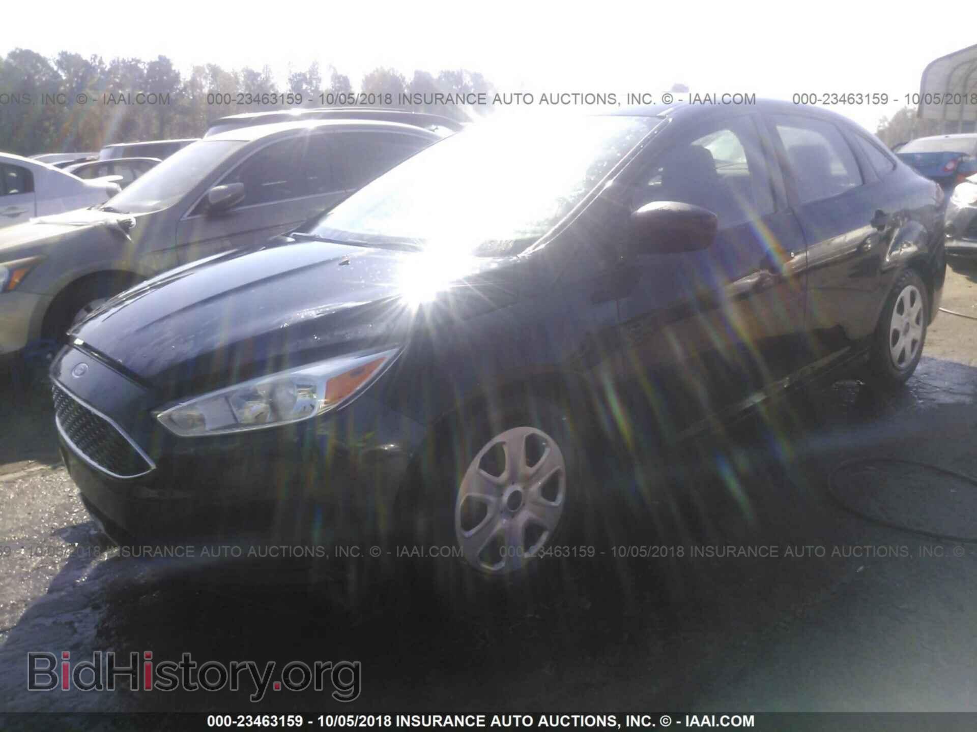 2016 Ford Focus - VIN: 1FADP3E26GL304439 - Photo 2