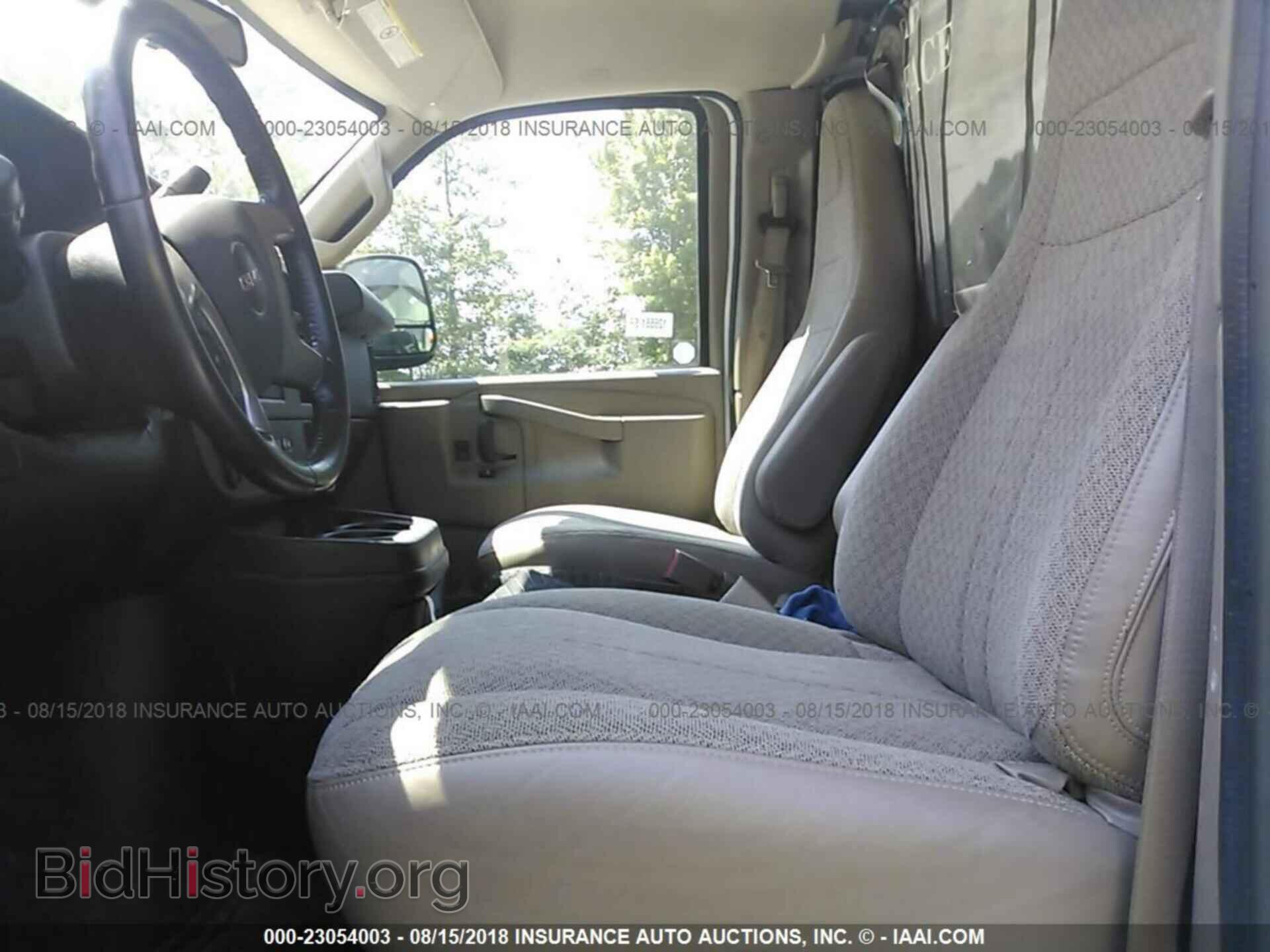 2017 GMC SAVANA - VIN: 1GTW7AFF0H1170033 - Photo 8