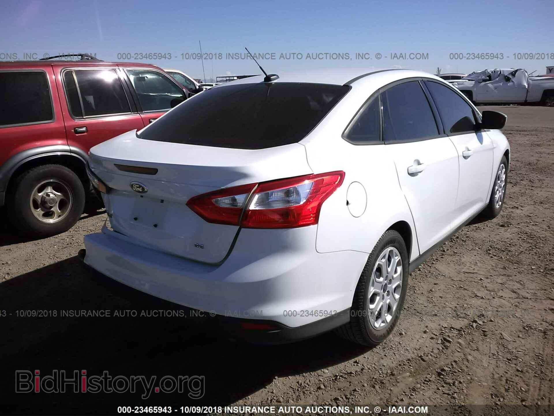 2012 Ford Focus - VIN: 1FAHP3F22CL387605 - Photo 4