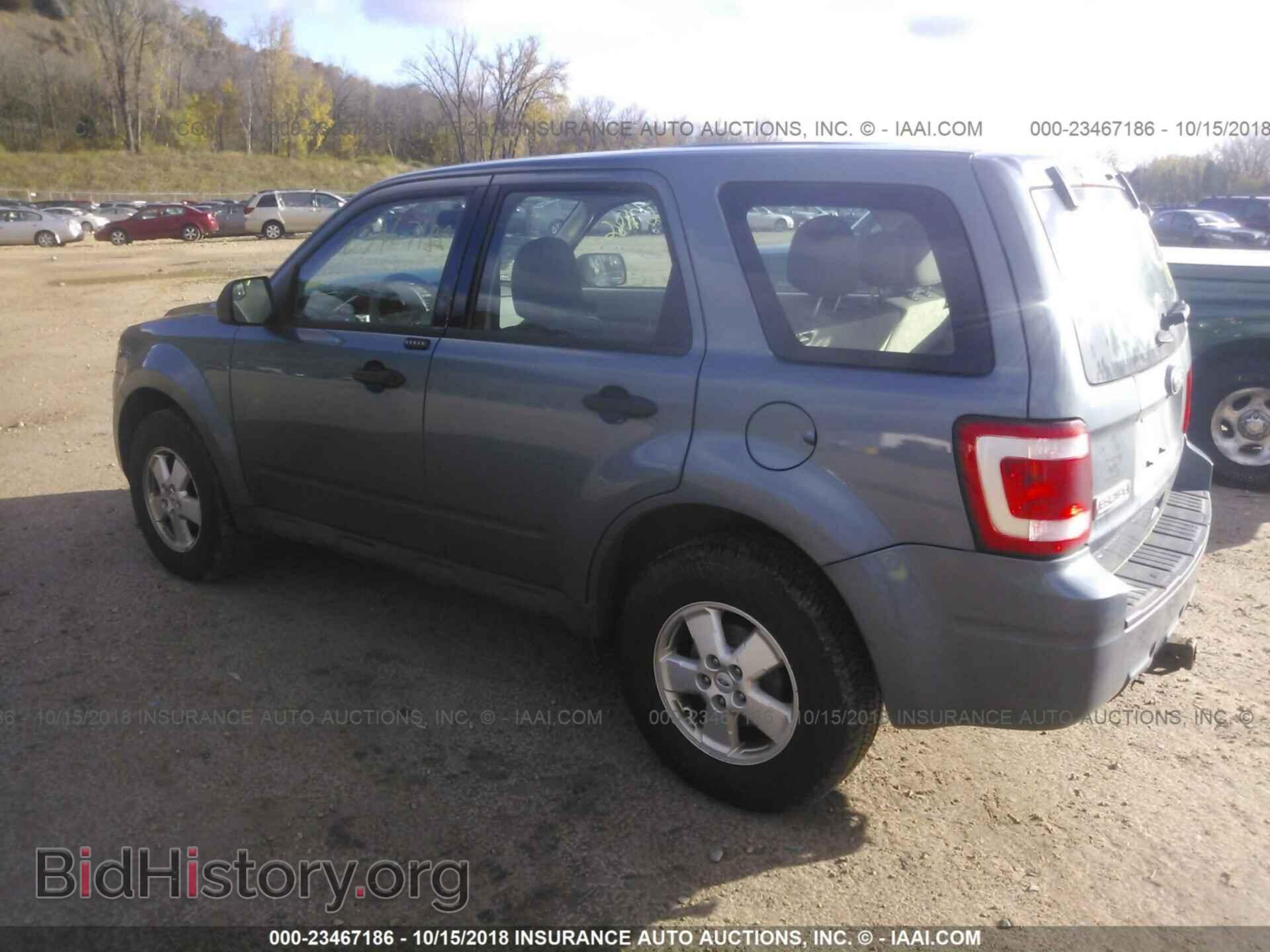 2011 Ford Escape - VIN: 1FMCU0C73BKB24244 - Photo 3