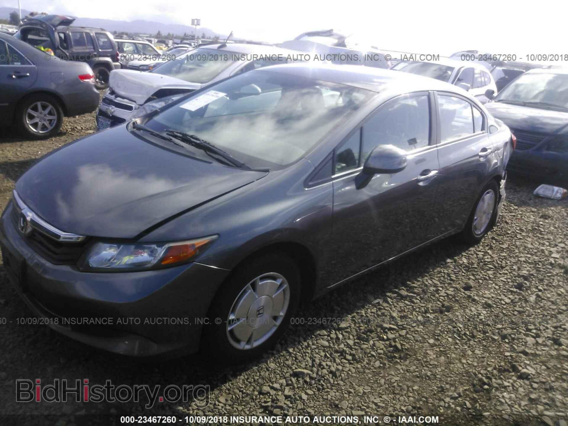 2012 Honda Civic - VIN: 2HGFB2F60CH320321 - Photo 2