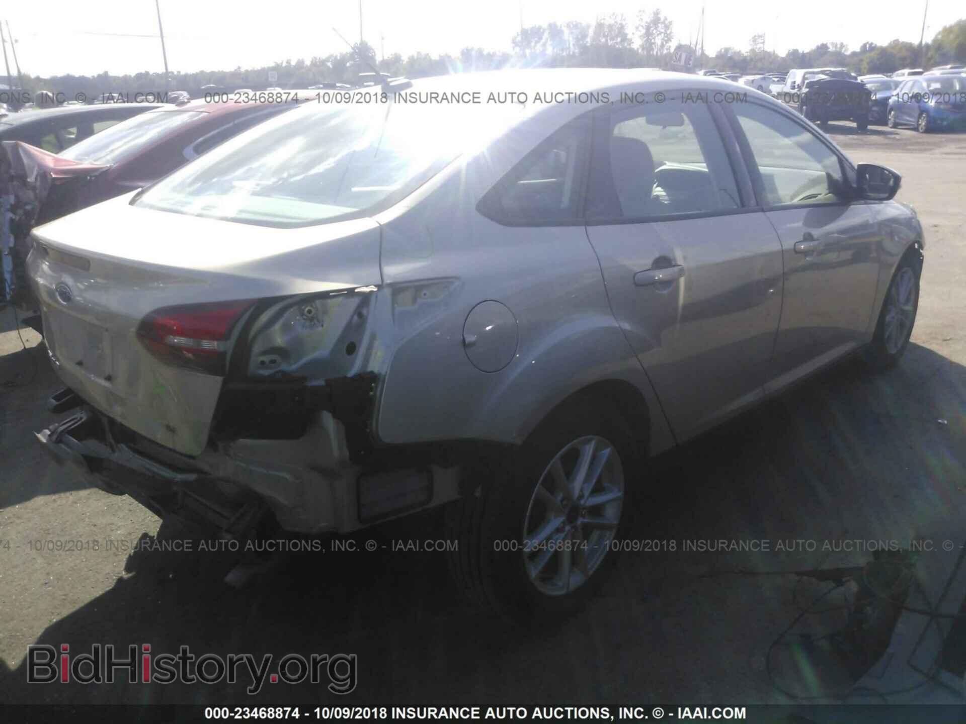 2017 Ford Focus - VIN: 1FADP3F24HL275796 - Фото 4