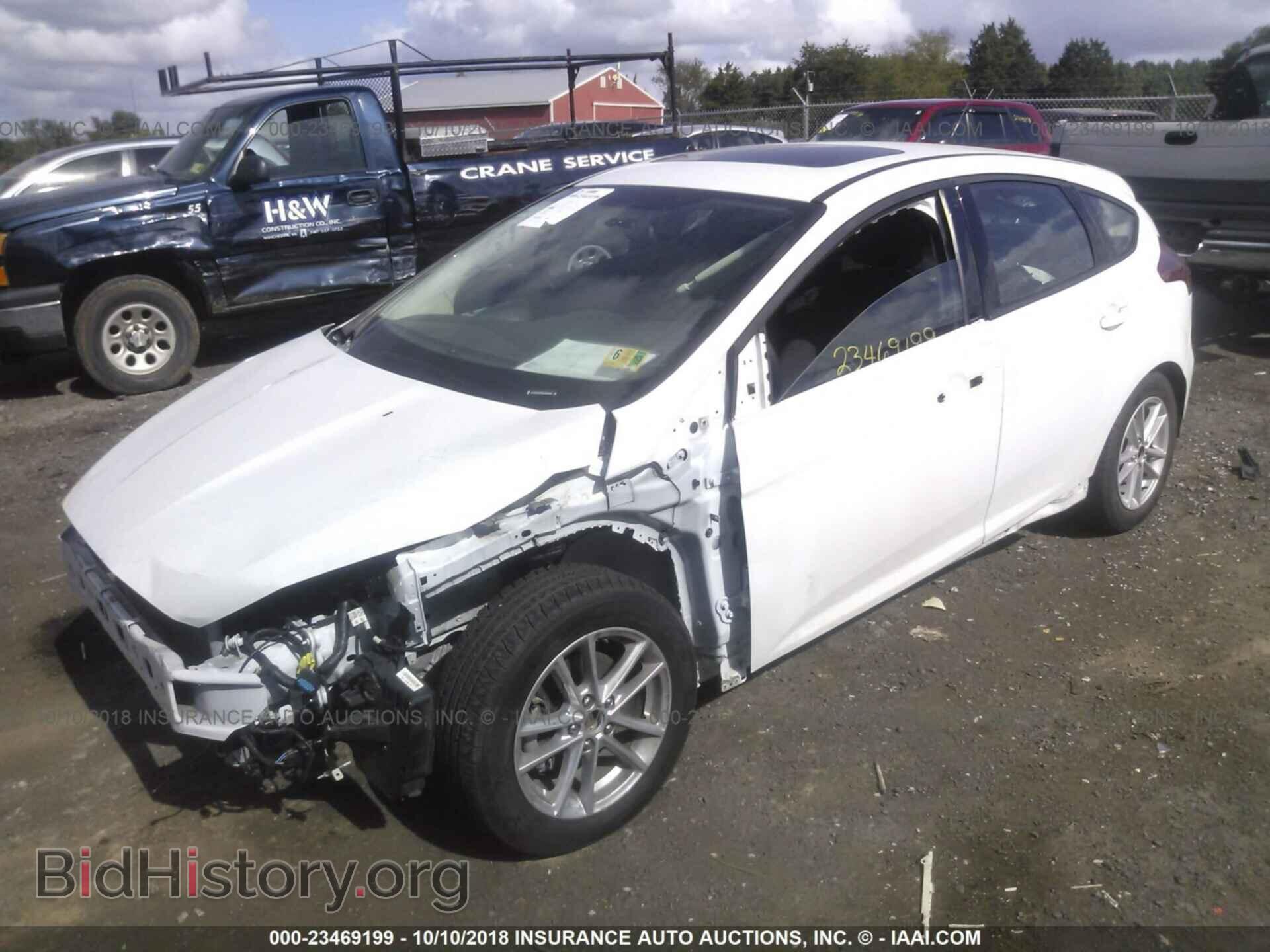 2016 Ford Focus - VIN: 1FADP3K29GL364042 - Photo 2