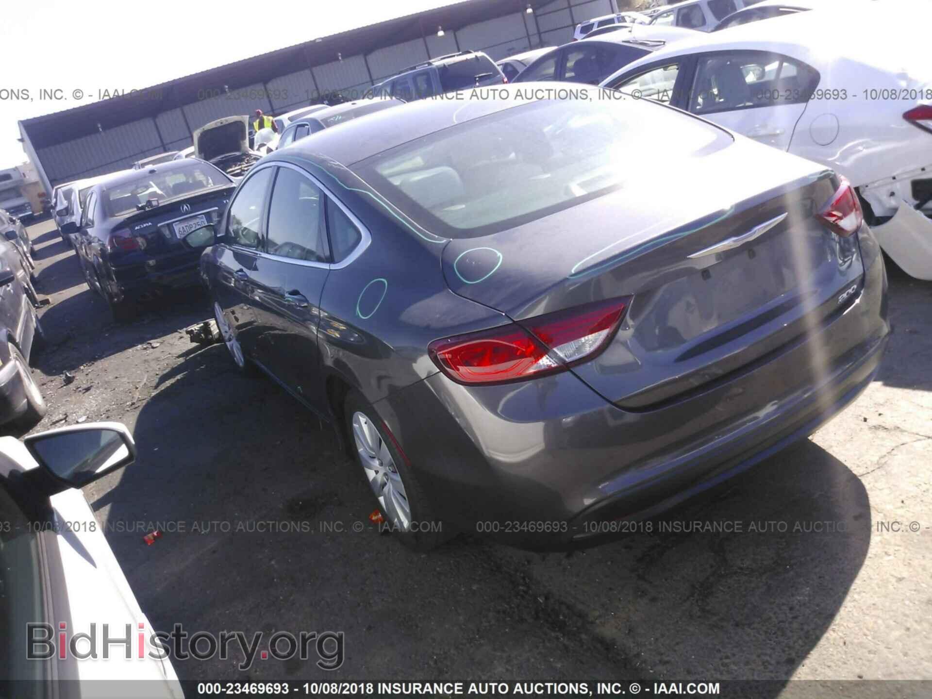 2015 Chrysler 200 - VIN: 1C3CCCFB2FN567812 - Photo 3