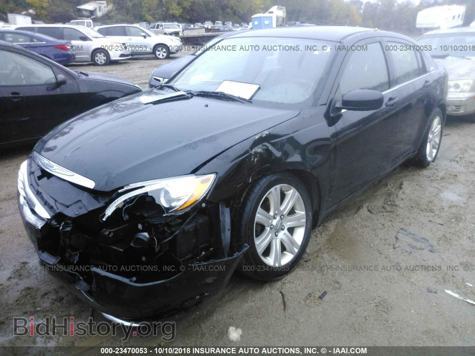 2013 Chrysler 200 - VIN: 1C3CCBAB0DN685677 - Photo 2