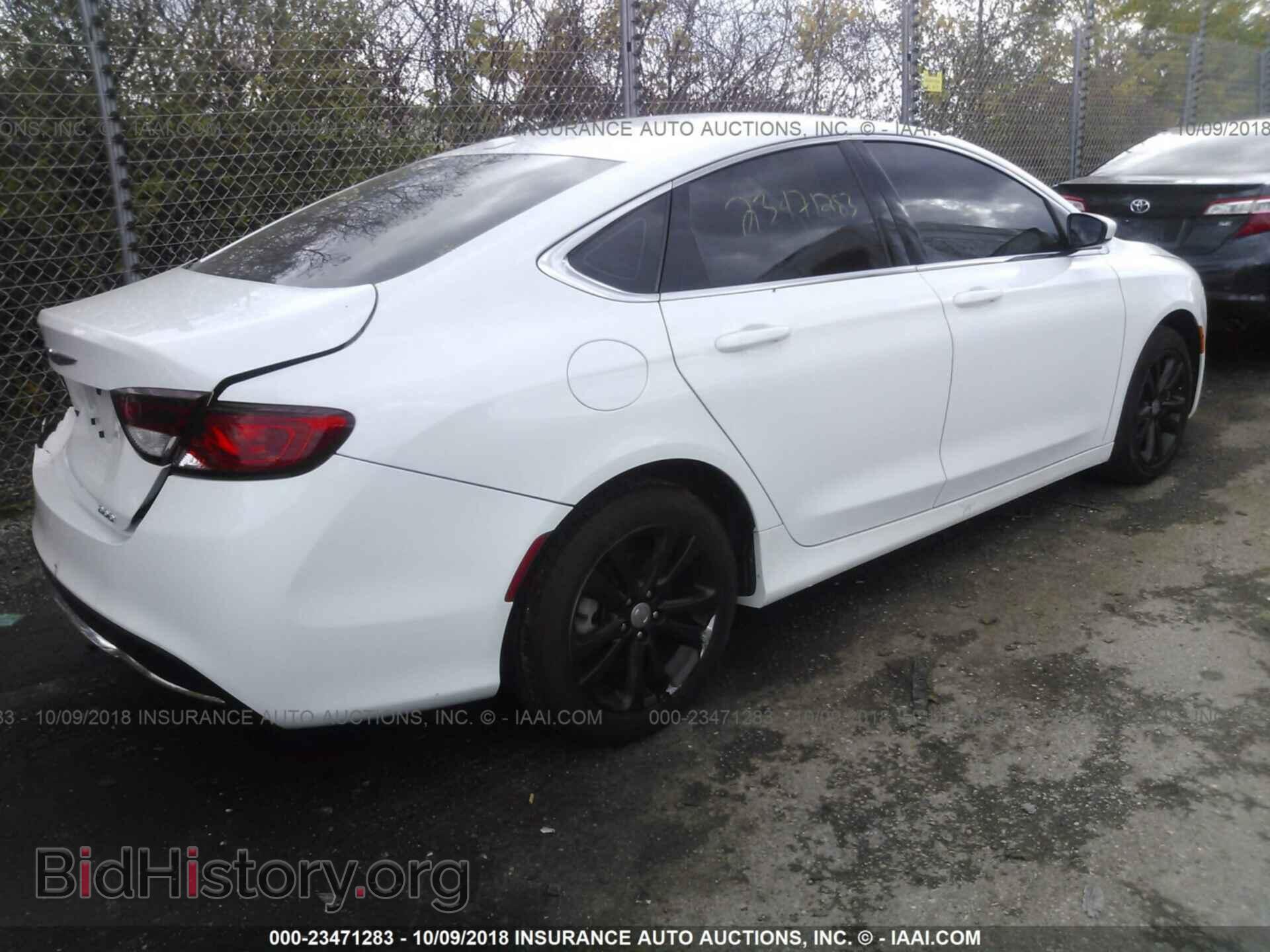 2015 Chrysler 200 - VIN: 1C3CCCAB0FN724230 - Photo 4