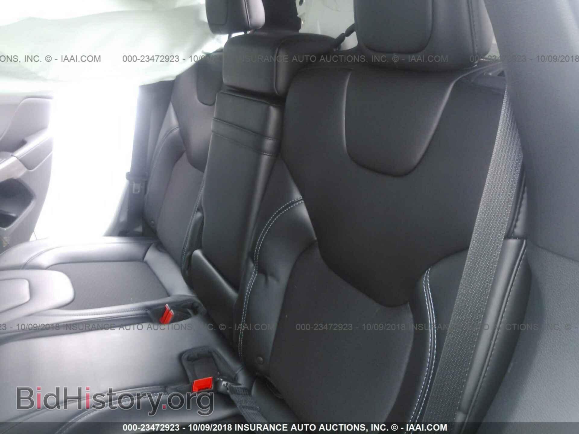 2019 Jeep Cherokee - VIN: 1C4PJLLB6KD202363 - Photo 8