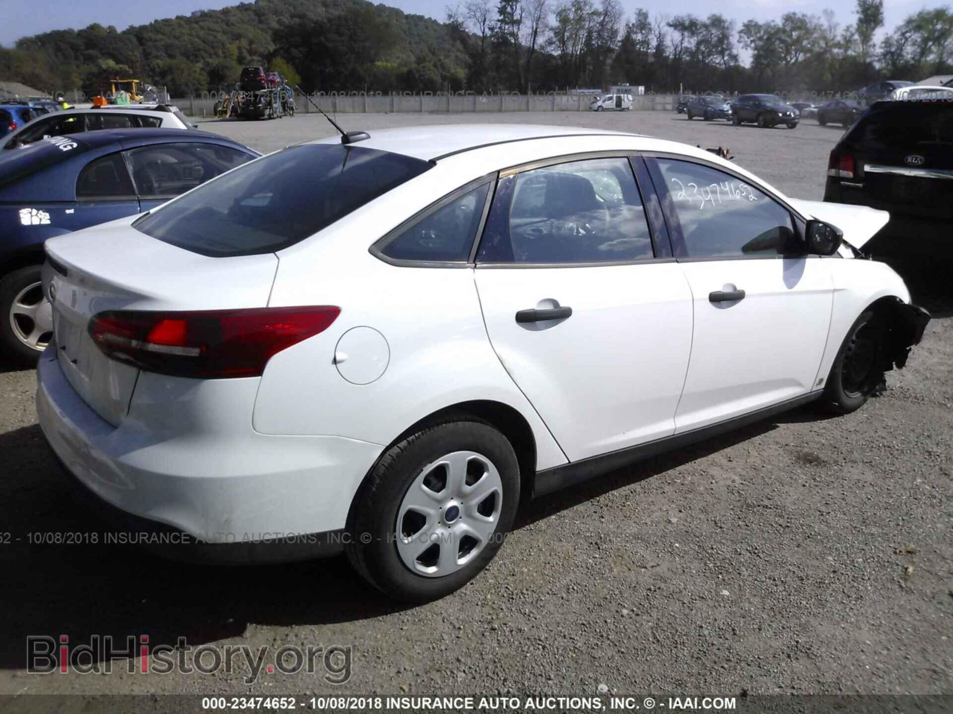 2017 Ford Focus - VIN: 1FADP3E2XHL318037 - Photo 4