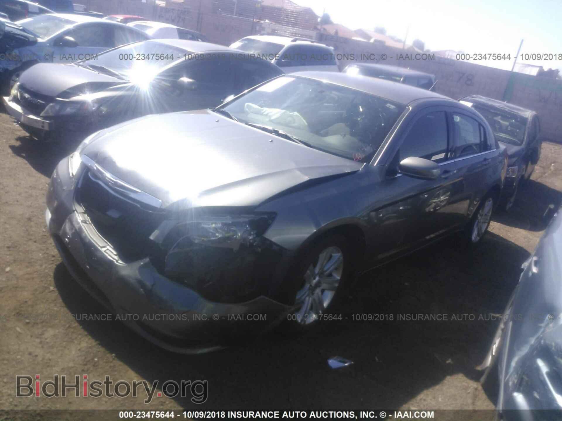 2013 Chrysler 200 - VIN: 1C3CCBAB7DN660369 - Фото 2