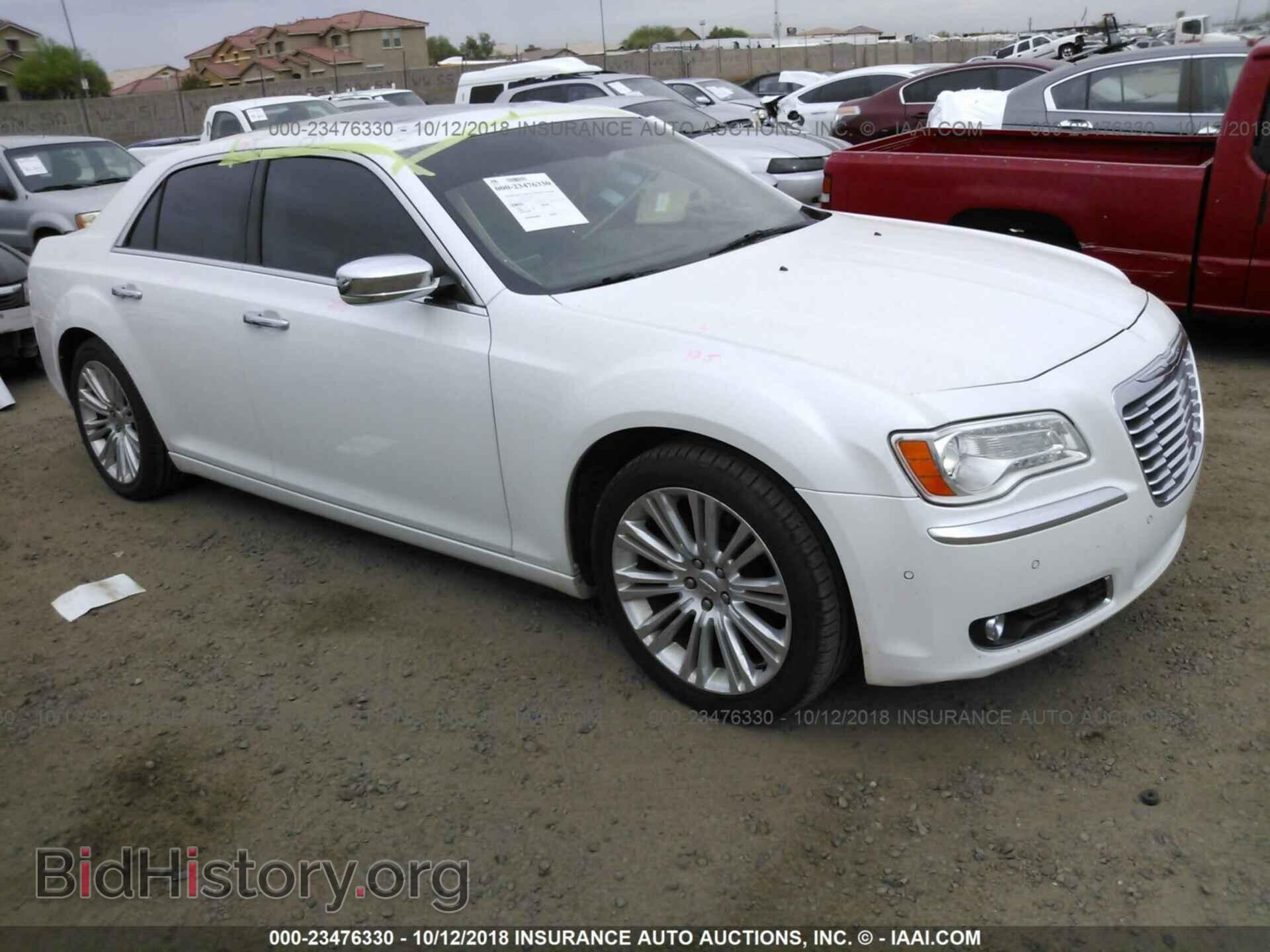 Photo 2C3CA6CT2BH528824 - Chrysler 300c 2011