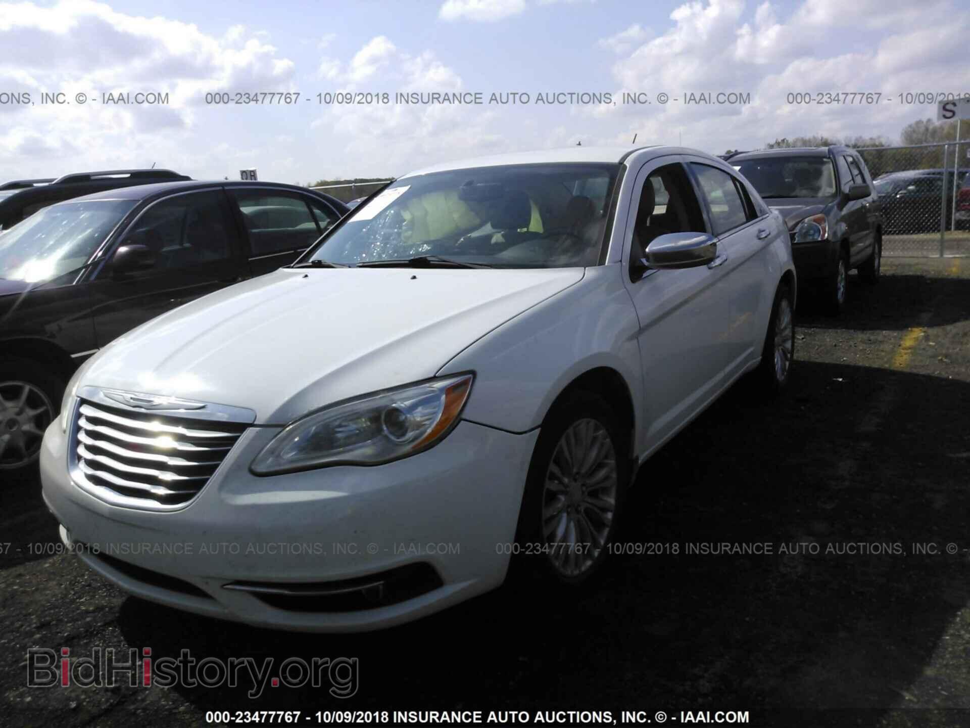 2011 Chrysler 200 - VIN: 1C3BC2FB6BN548356 - Фото 2