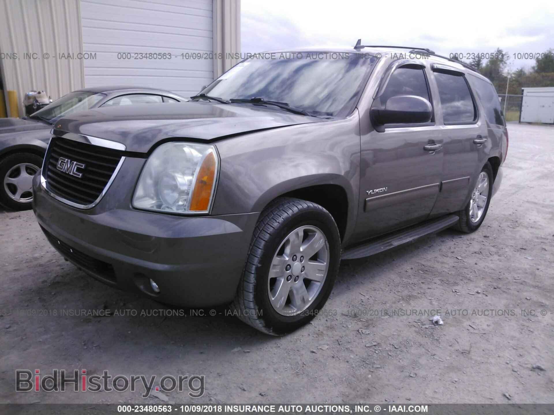 2011 GMC YUKON - VIN: 1GKS1CE02BR390764 - Photo 2