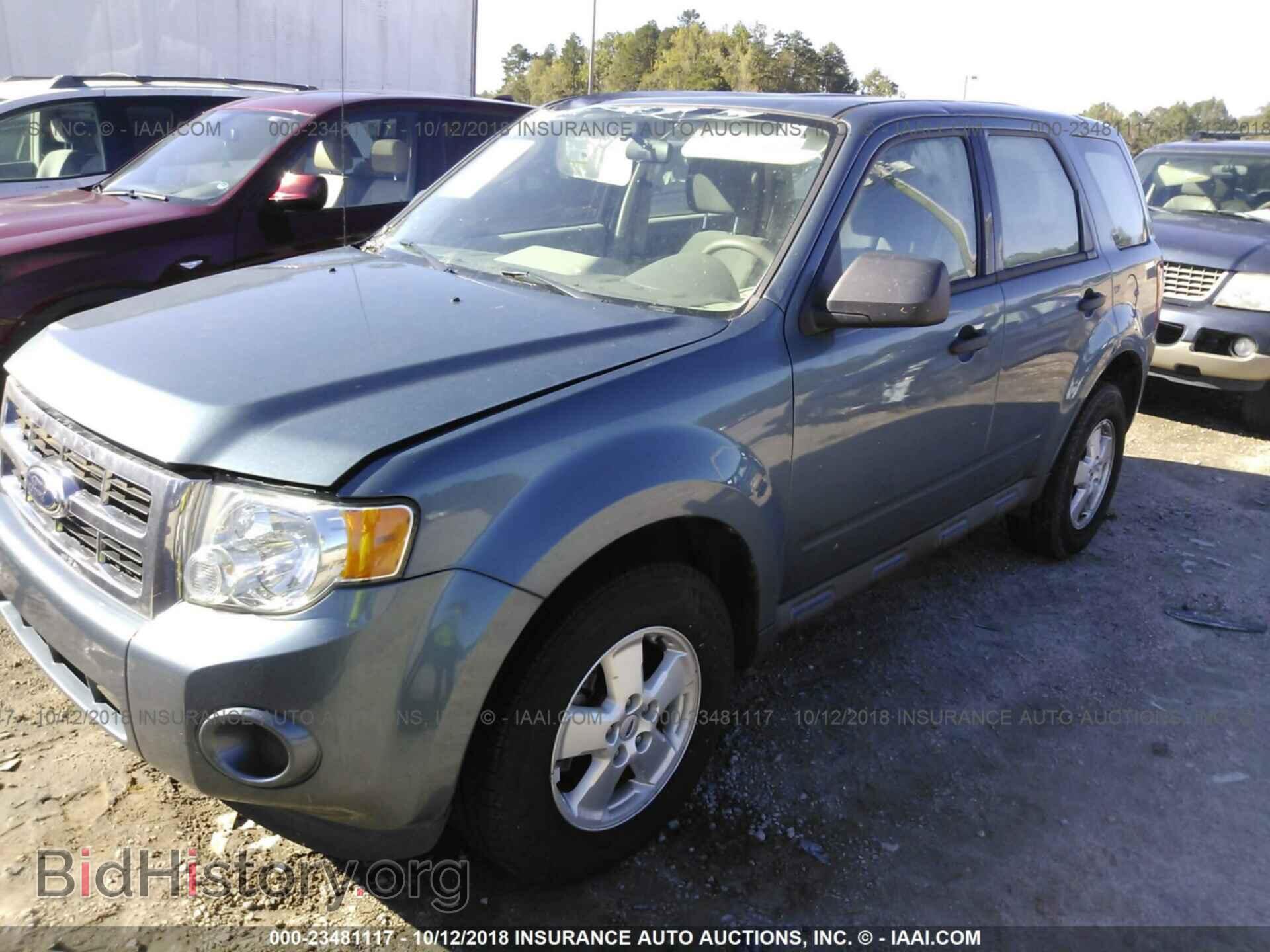 2011 Ford Escape - VIN: 1FMCU0C78BKC40250 - Photo 2