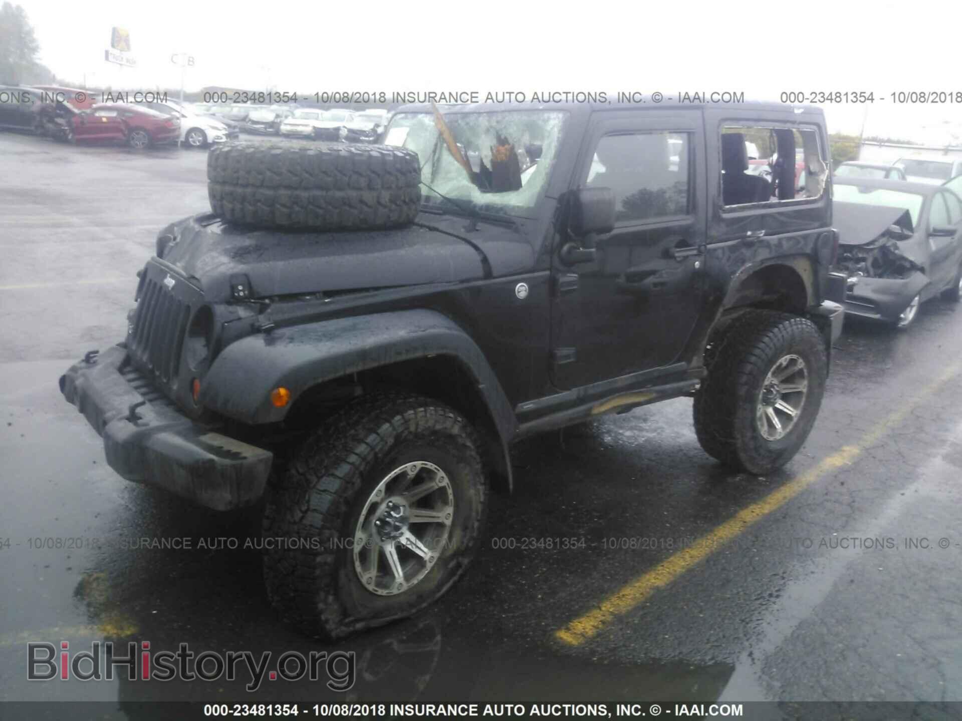 2012 Jeep Wrangler - VIN: 1C4AJWAG9CL247570 - Фото 2