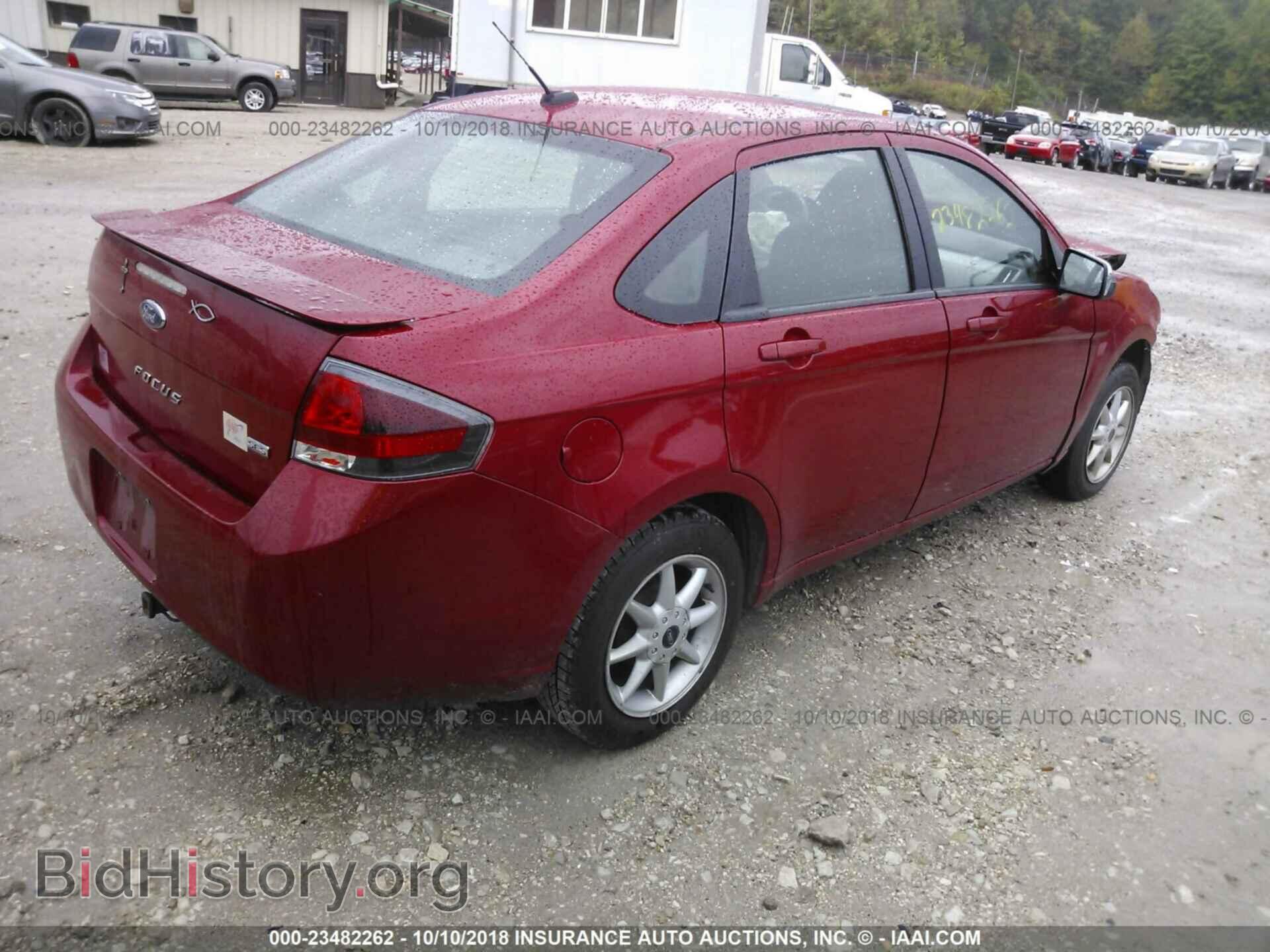 2011 Ford Focus - VIN: 1FAHP3GN1BW151744 - Фото 4