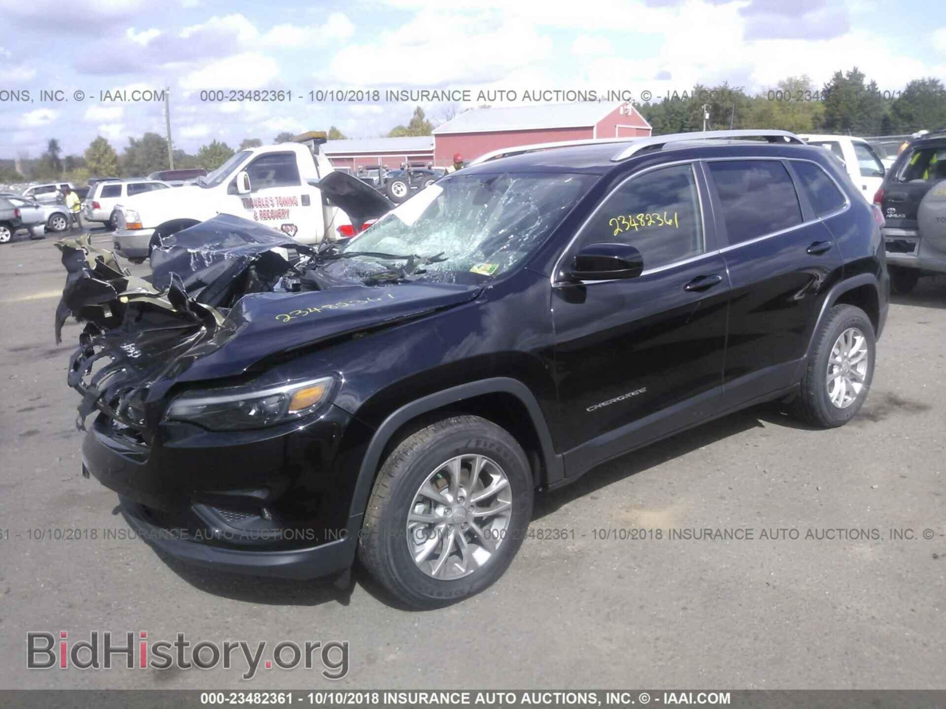 2019 Jeep Cherokee - VIN: 1C4PJMCX4KD127180 - Photo 2