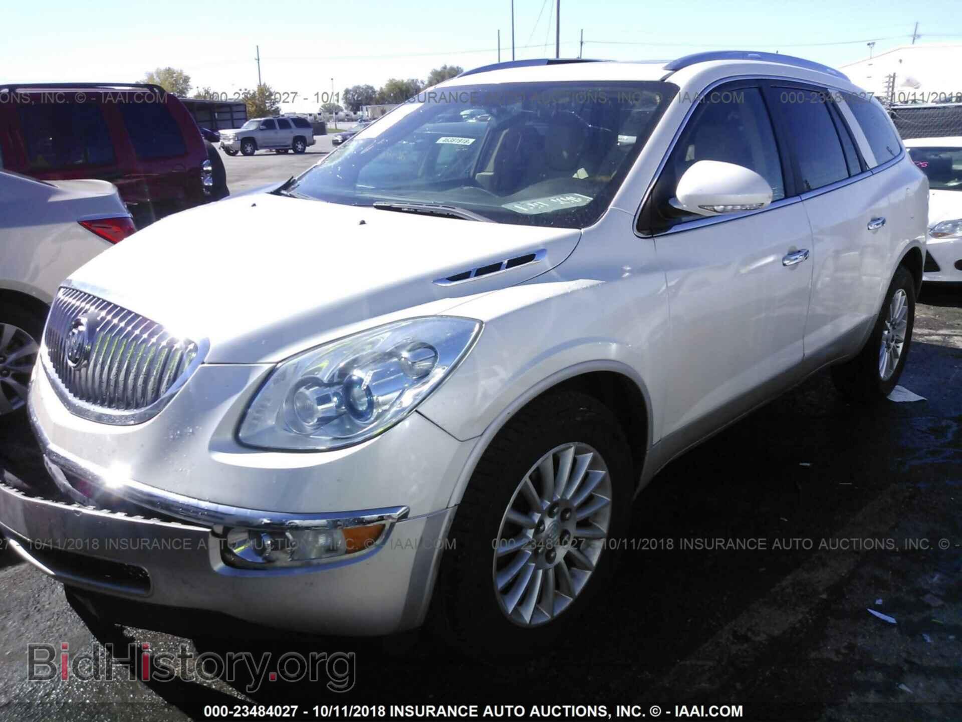2011 Buick Enclave - VIN: 5GAKRBED0BJ406302 - Фото 2