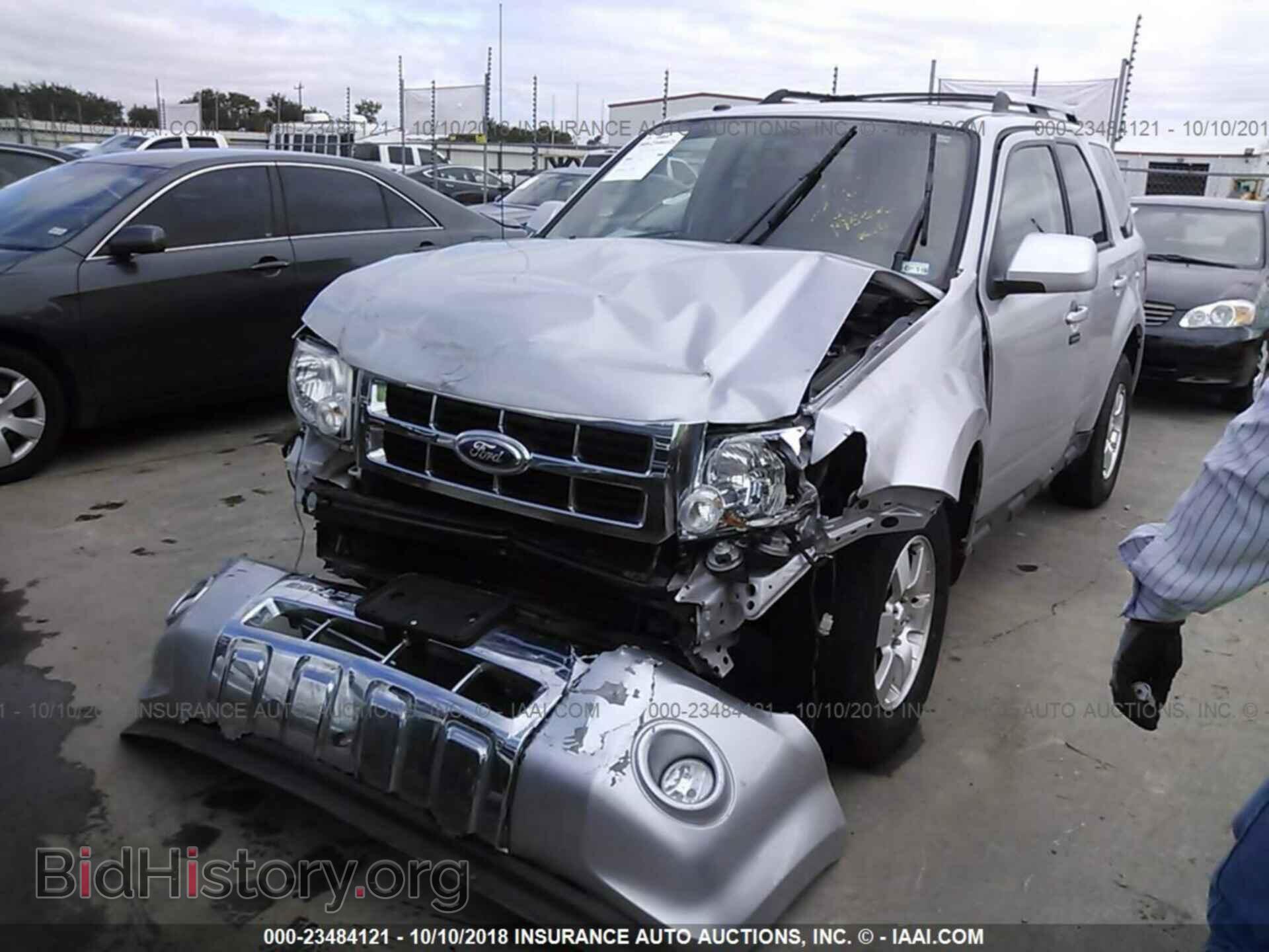 2011 Ford Escape - VIN: 1FMCU0EG8BKA85938 - Photo 2
