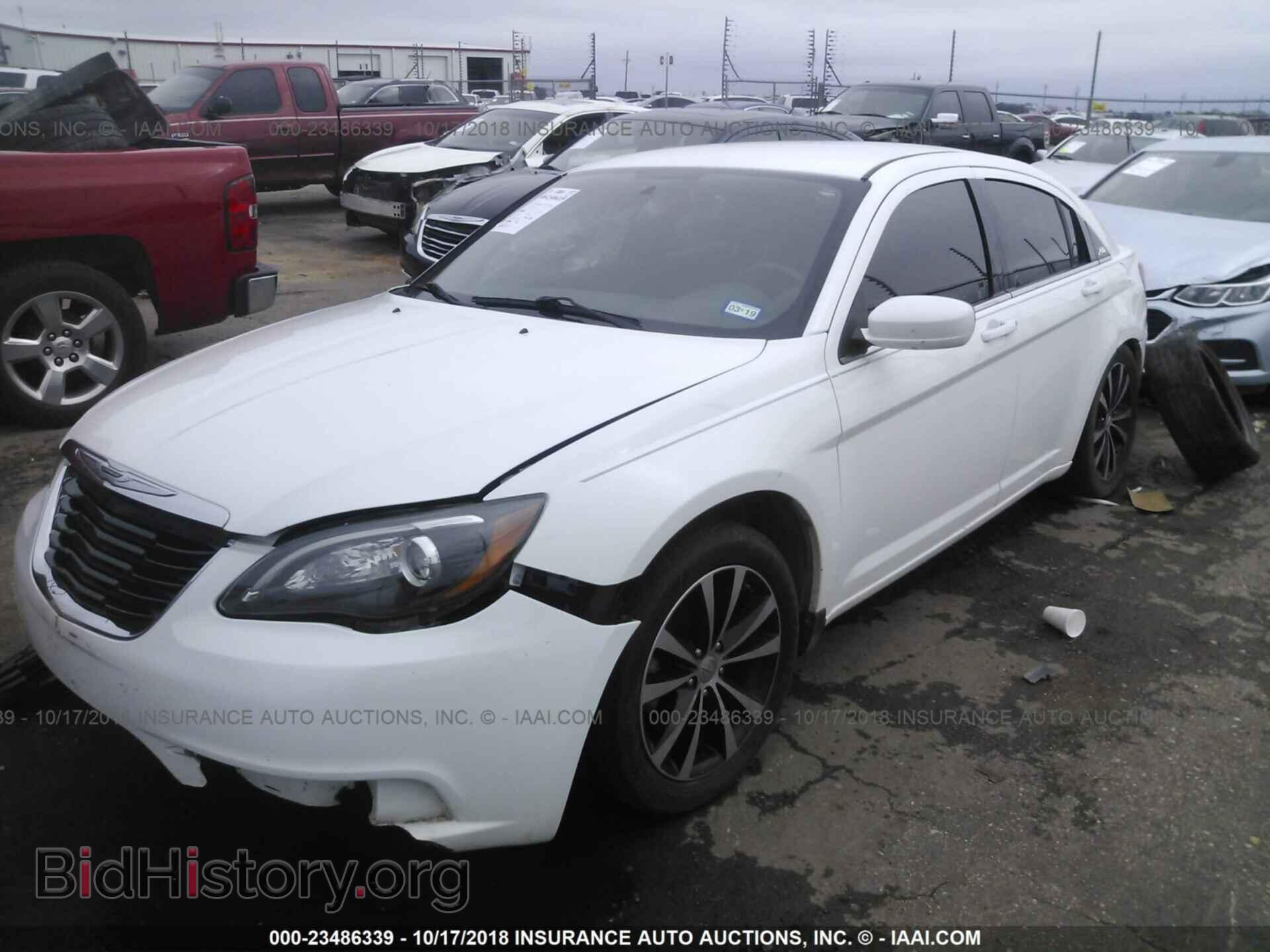 2013 Chrysler 200 - VIN: 1C3CCBBB8DN514089 - Фото 2