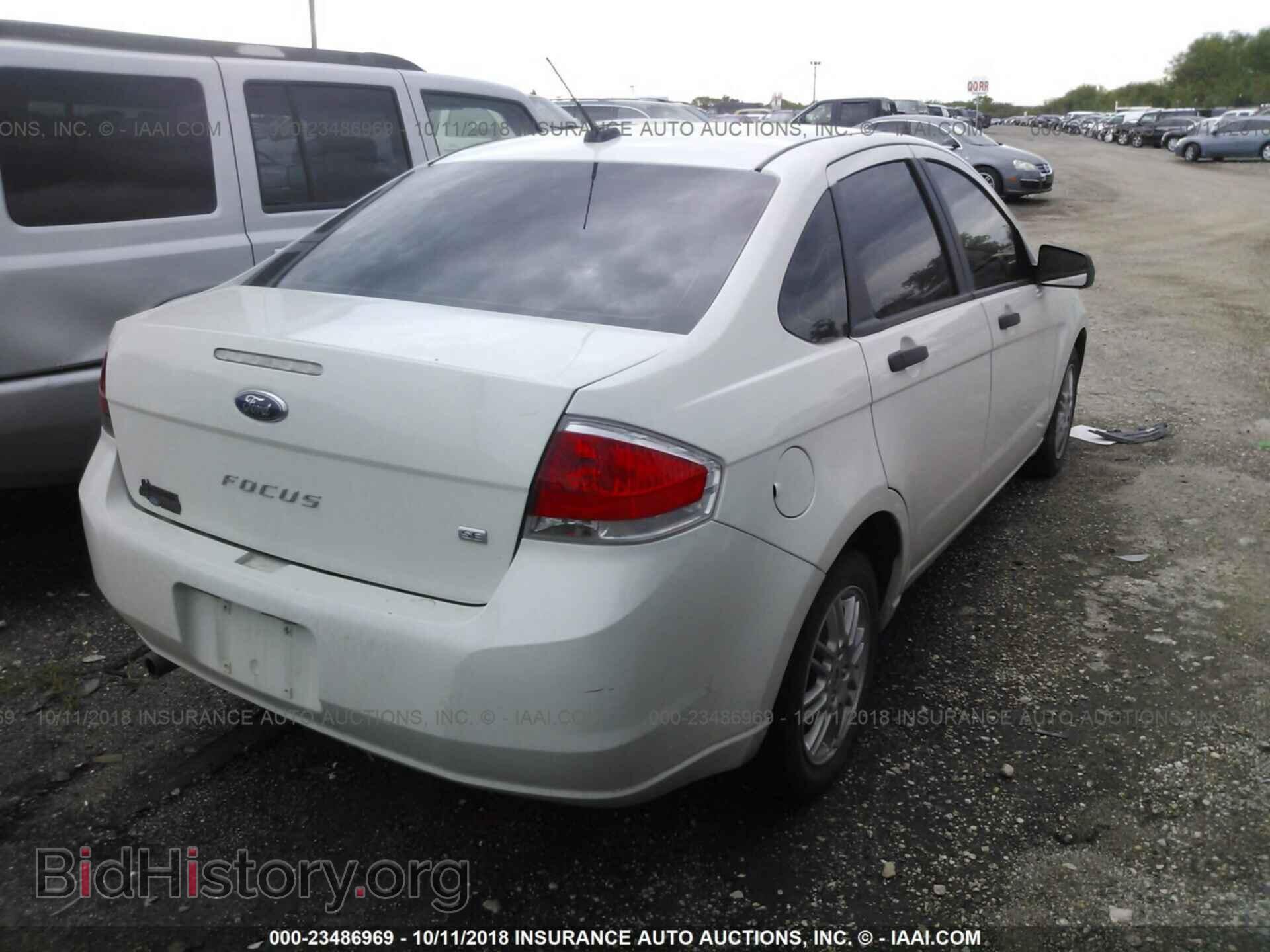 2011 Ford Focus - VIN: 1FAHP3FN4BW179202 - Photo 4