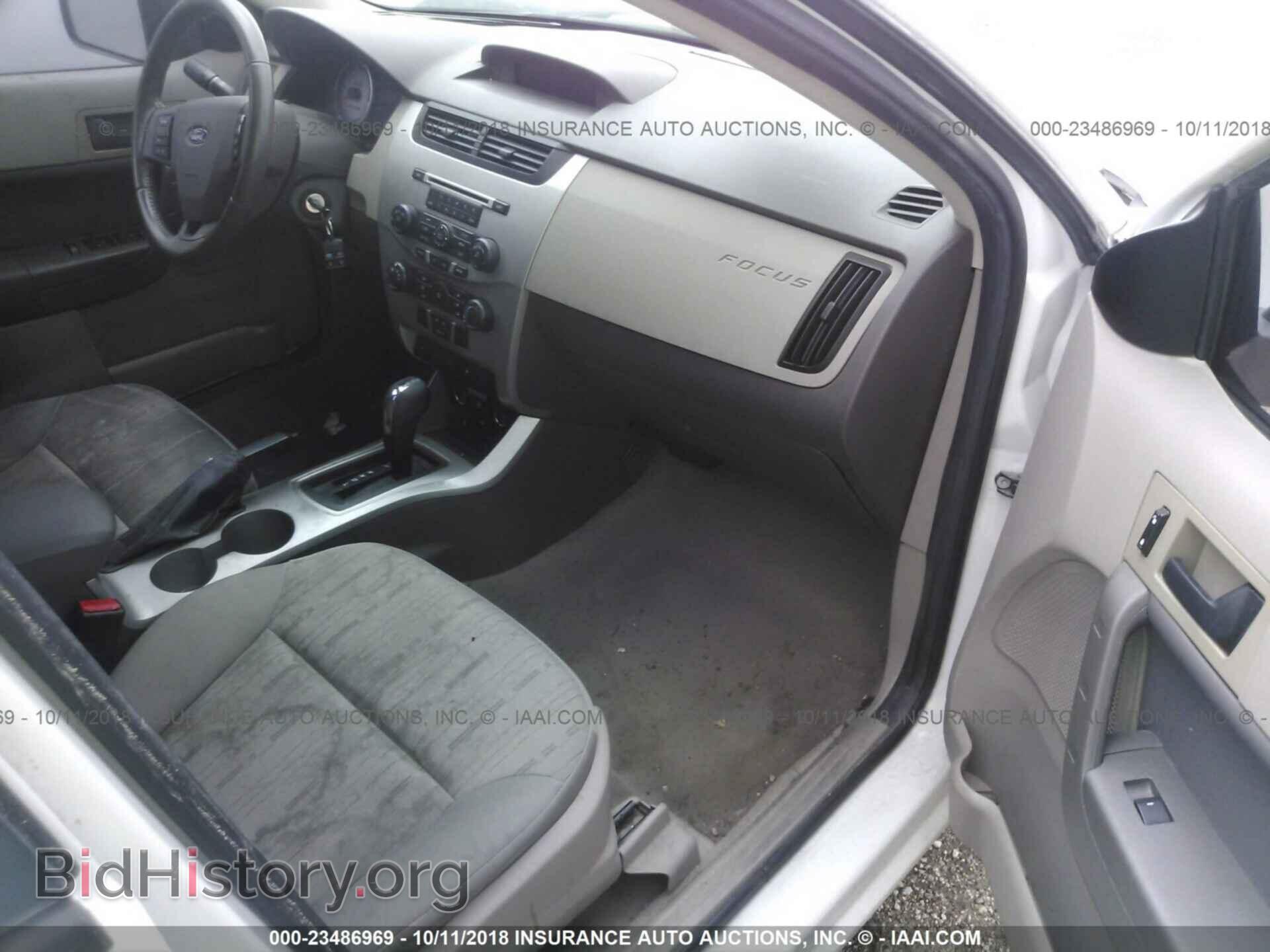 2011 Ford Focus - VIN: 1FAHP3FN4BW179202 - Photo 5