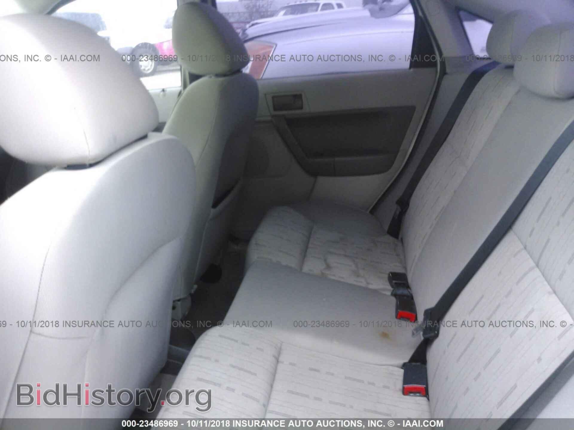 2011 Ford Focus - VIN: 1FAHP3FN4BW179202 - Photo 8