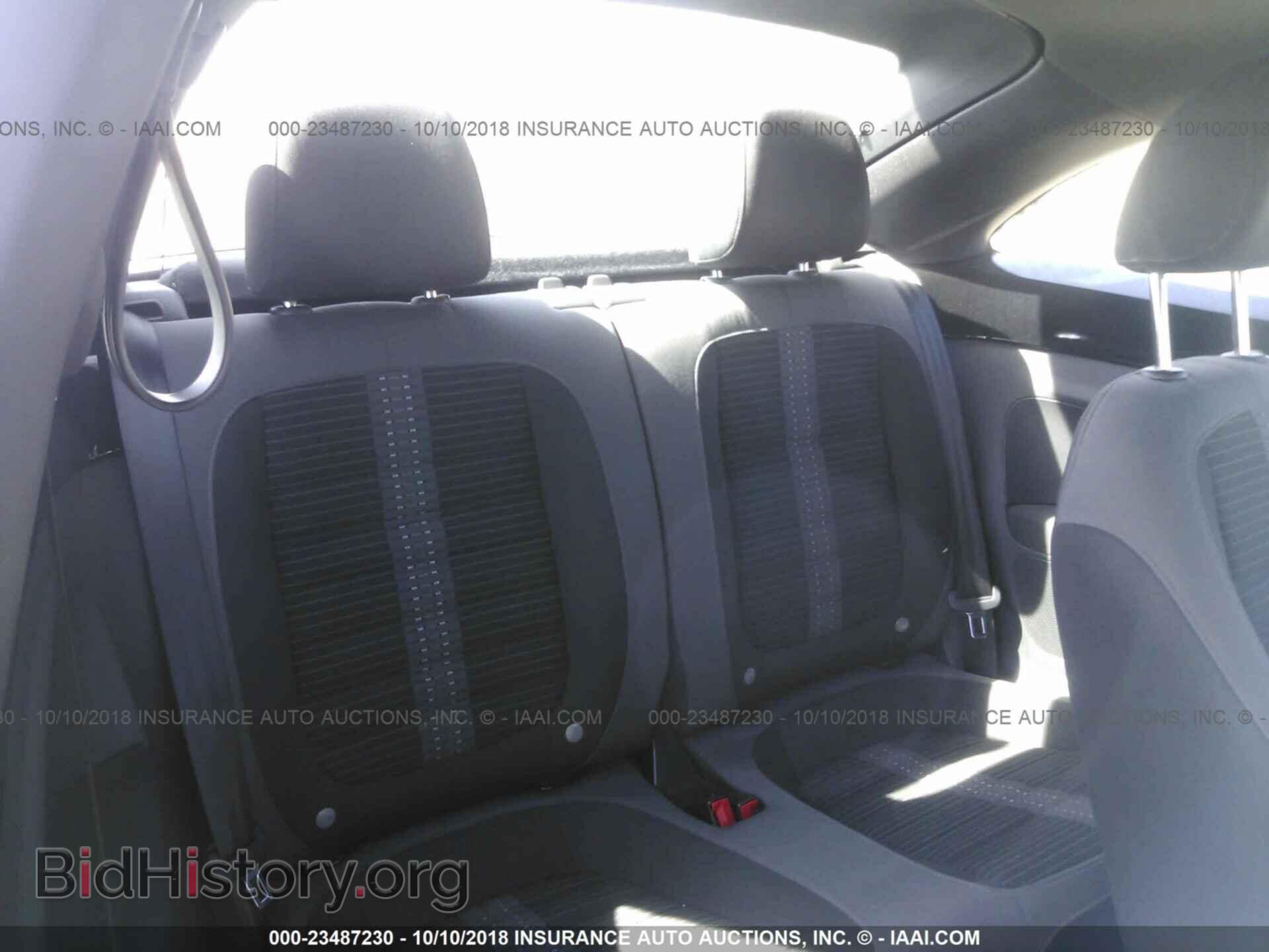 2012 Volkswagen Beetle - VIN: 3VWVA7AT7CM661981 - Фото 8