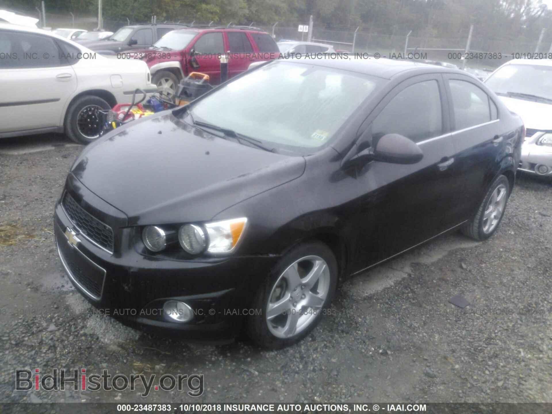 2014 Chevrolet Sonic - VIN: 1G1JE5SH2E4167720 - Фото 2