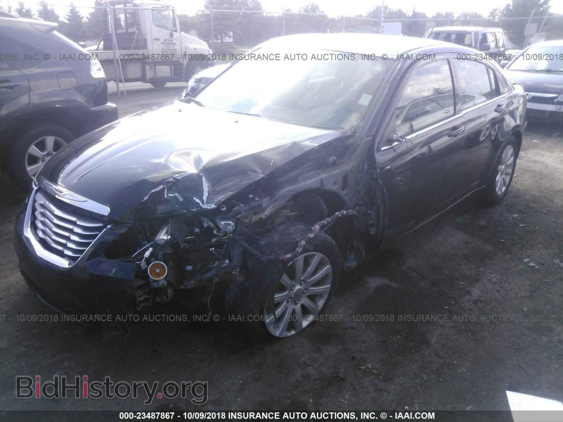 2013 Chrysler 200 - VIN: 1C3CCBBBXDN580112 - Фото 2
