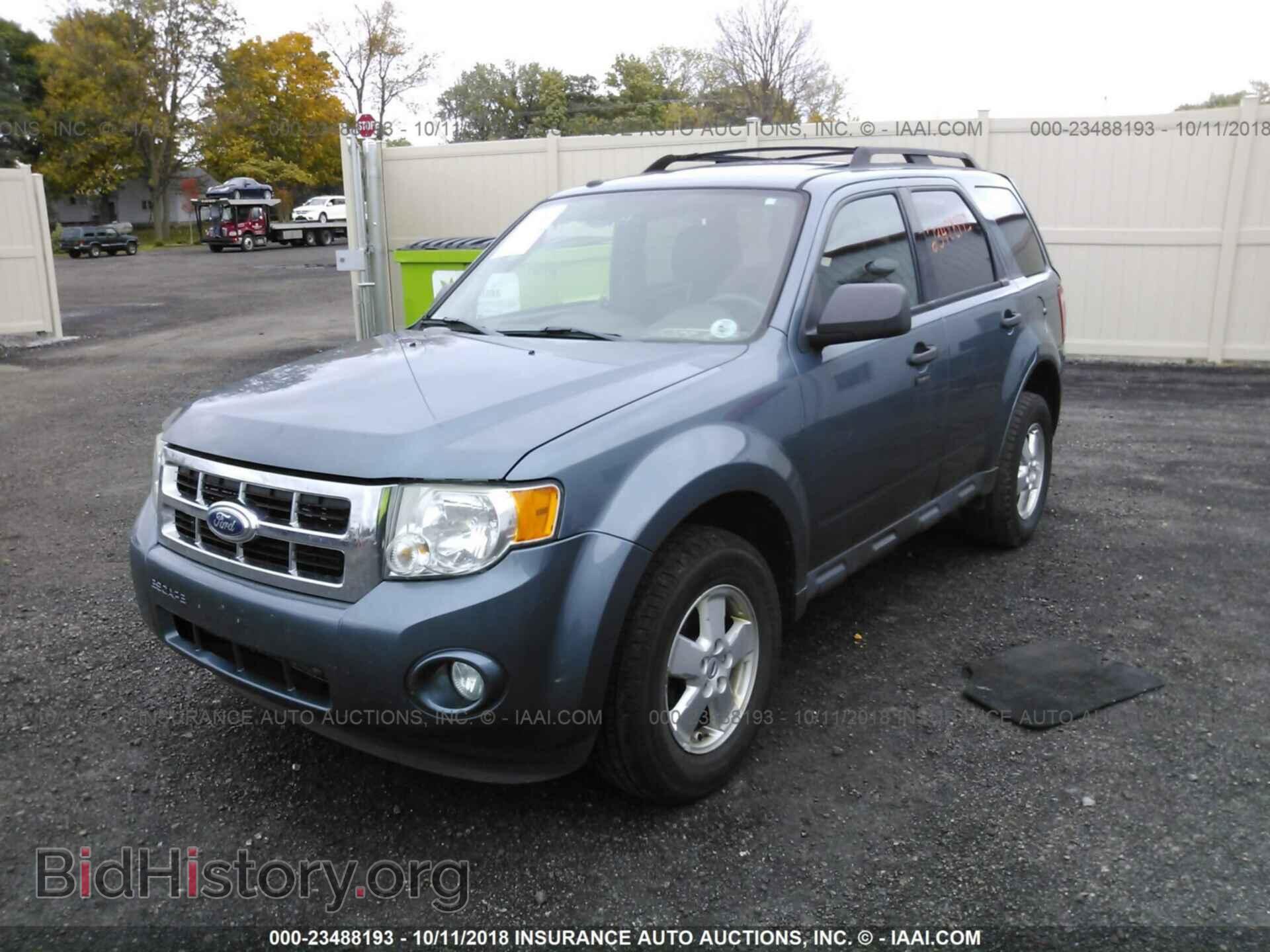 2011 Ford Escape - VIN: 1FMCU0D78BKB30765 - Photo 2